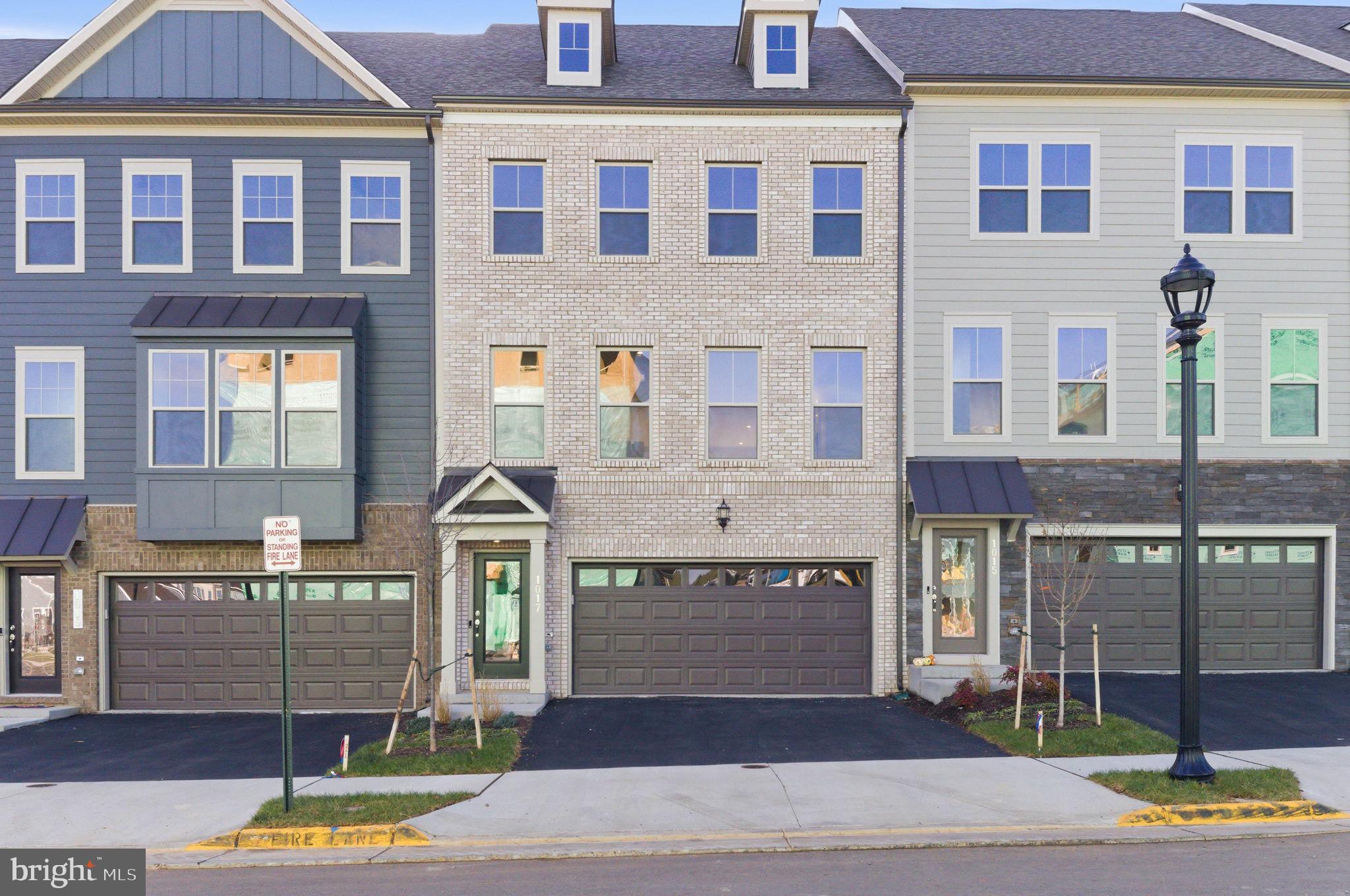 1017 VENIFENA TERRACE SE