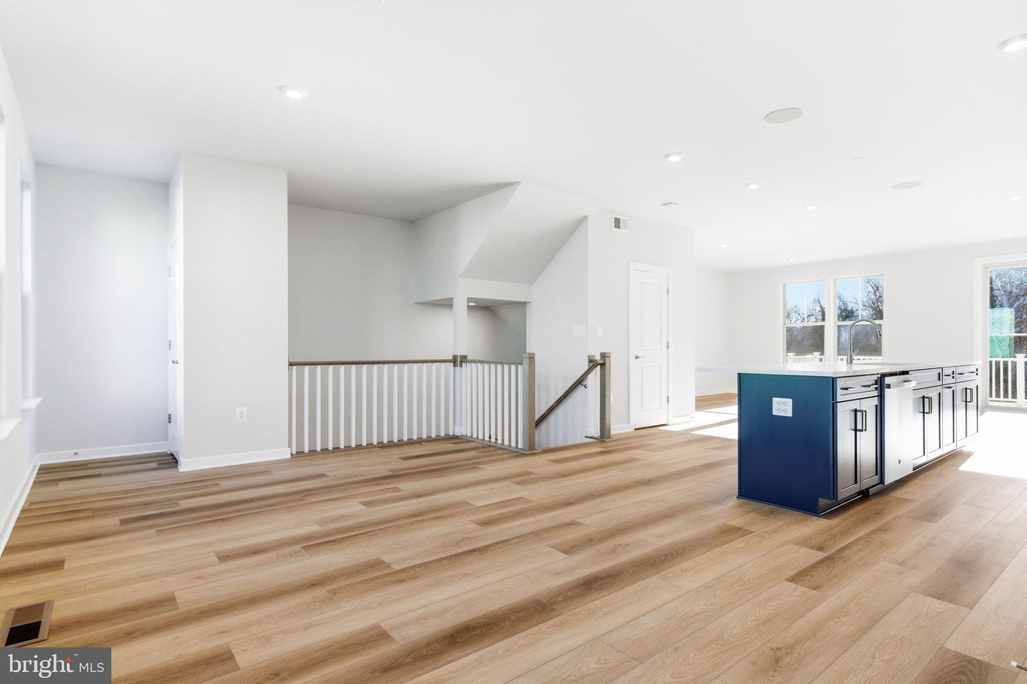 1017 VENIFENA TERRACE SE