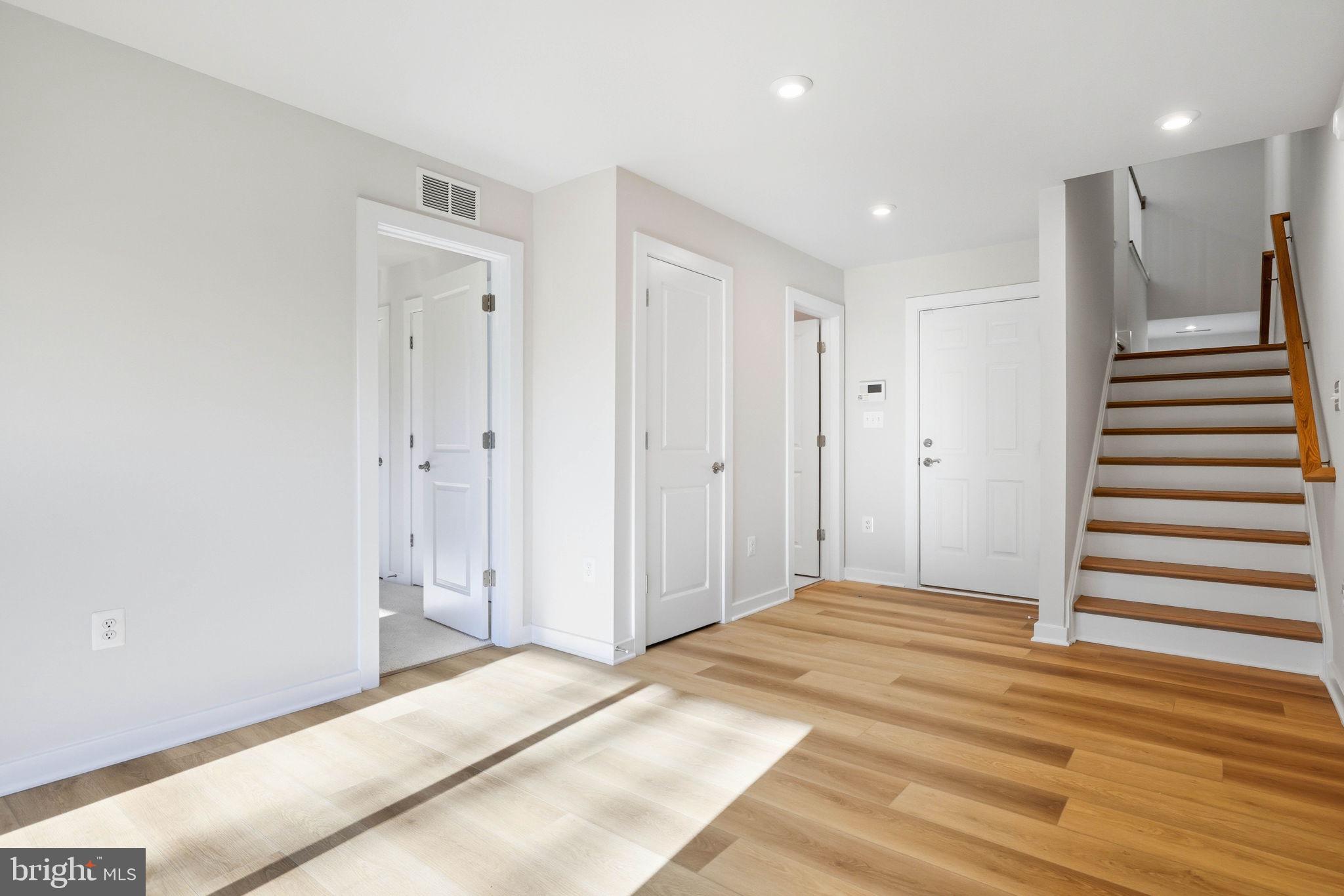 1017 VENIFENA TERRACE SE