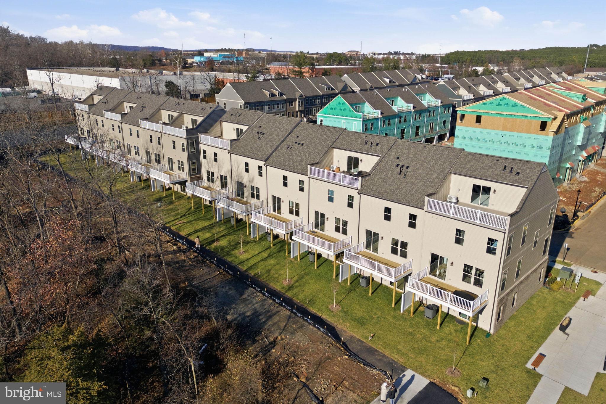 1017 VENIFENA TERRACE SE