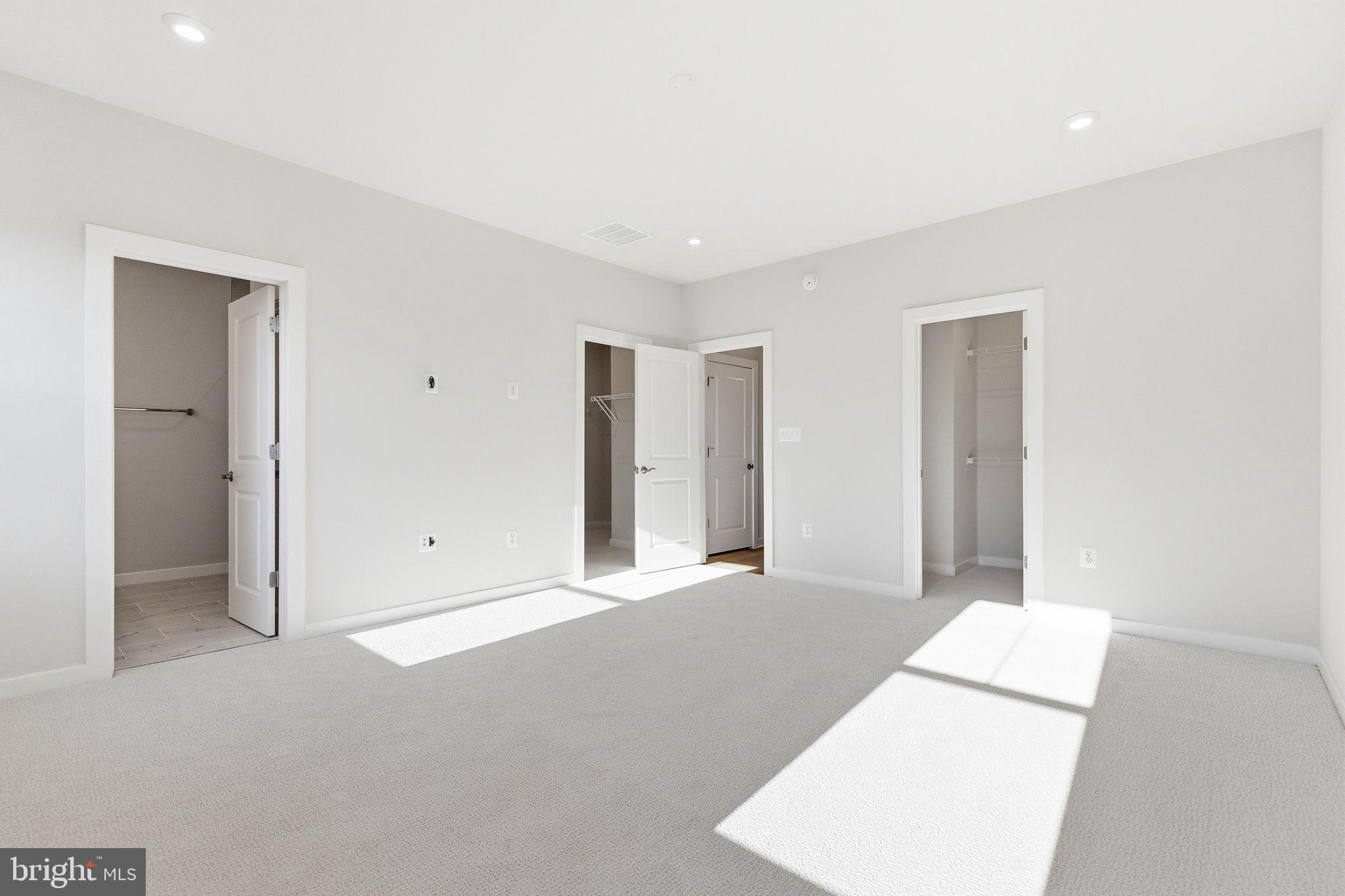 1017 VENIFENA TERRACE SE