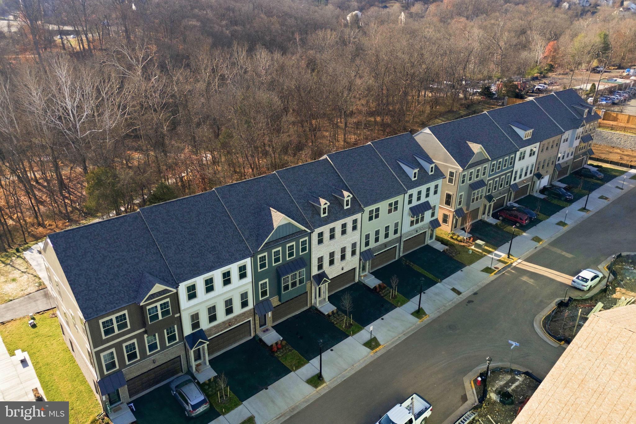 1017 VENIFENA TERRACE SE