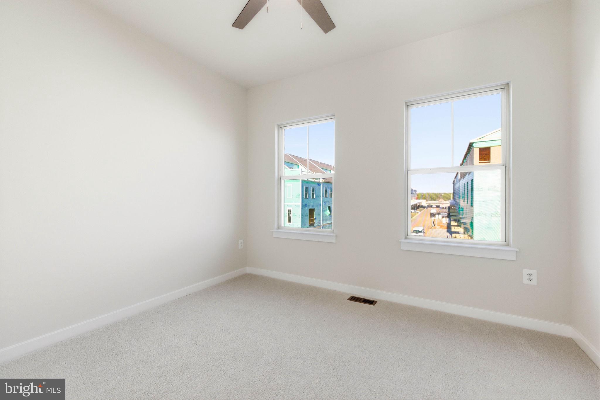 1017 VENIFENA TERRACE SE