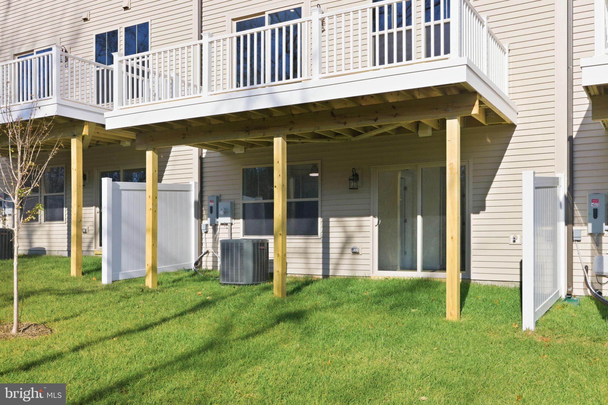 1017 VENIFENA TERRACE SE