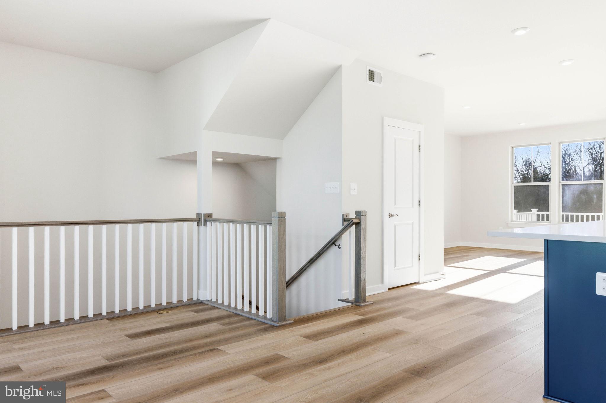 1017 VENIFENA TERRACE SE