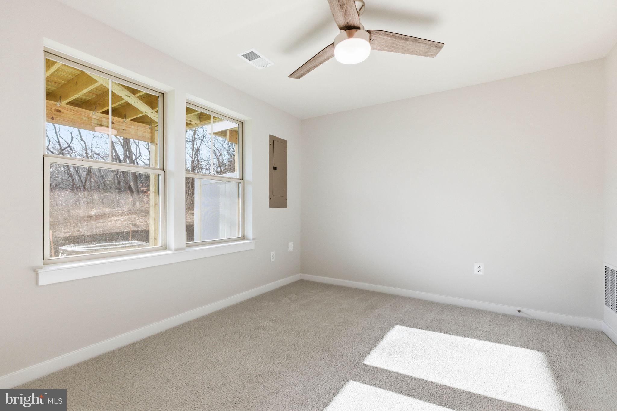 1017 VENIFENA TERRACE SE