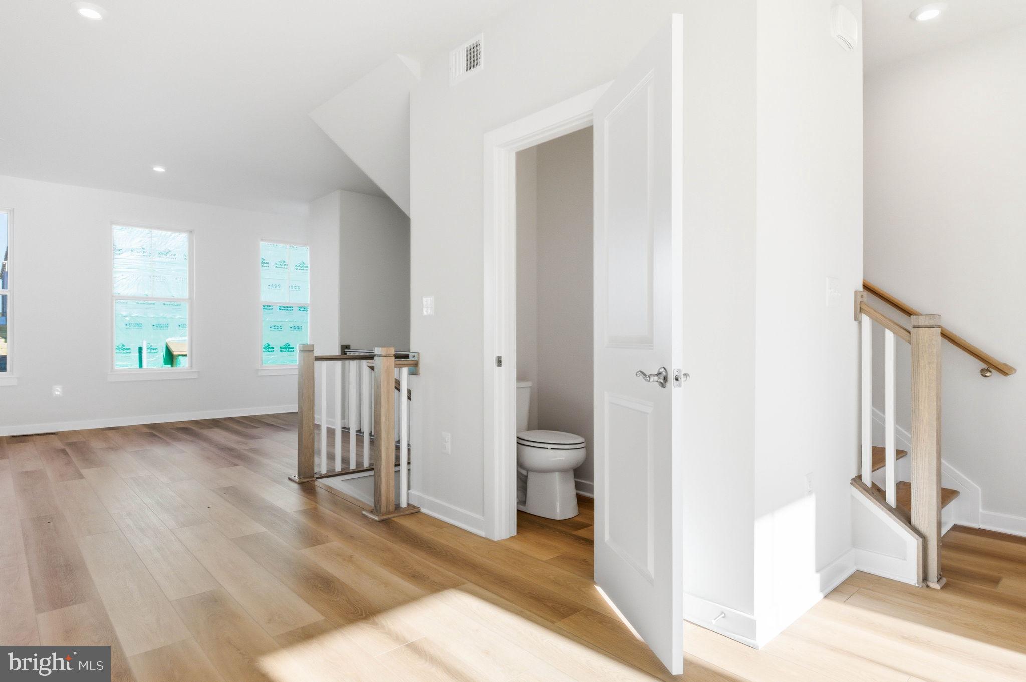 1017 VENIFENA TERRACE SE