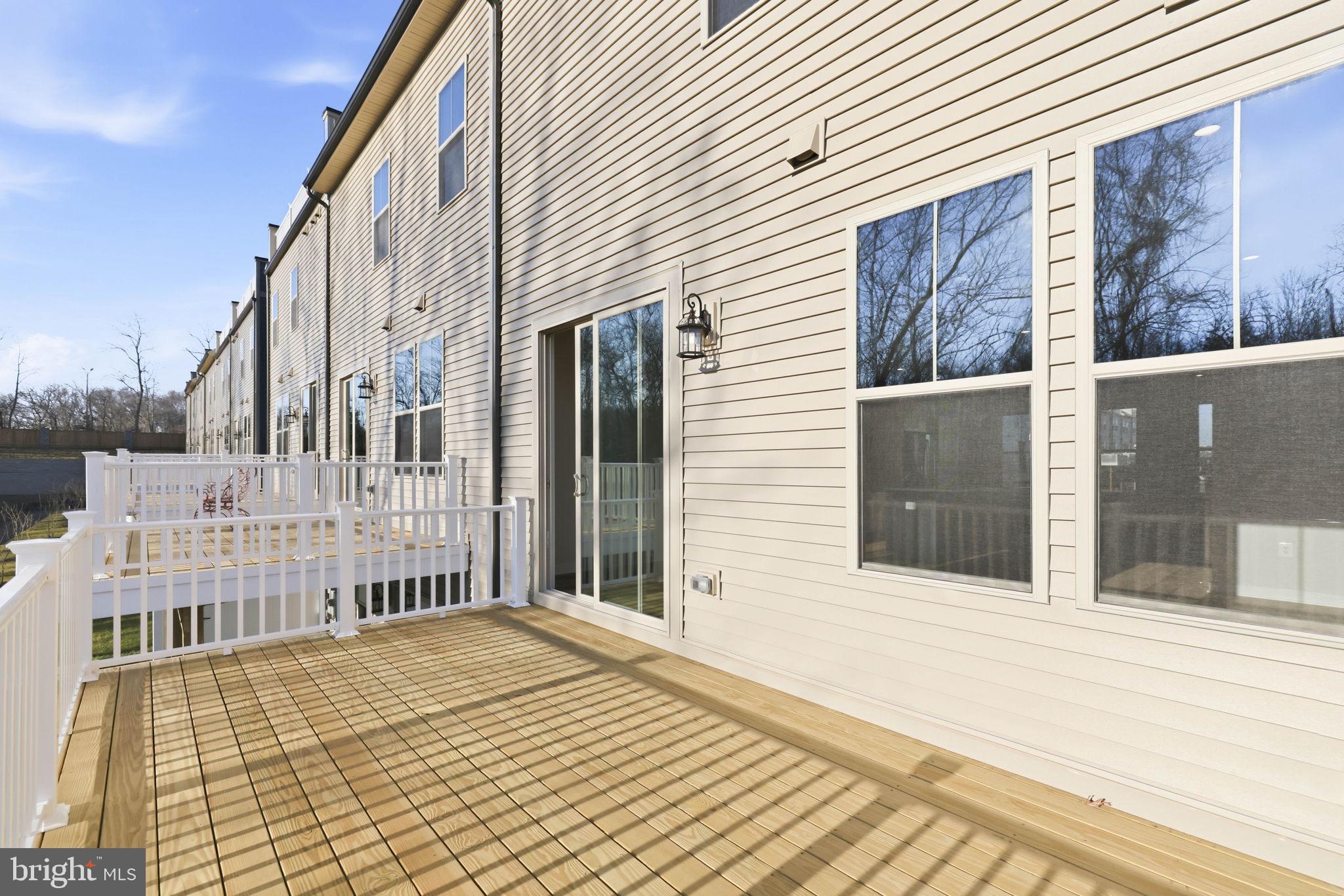 1017 VENIFENA TERRACE SE