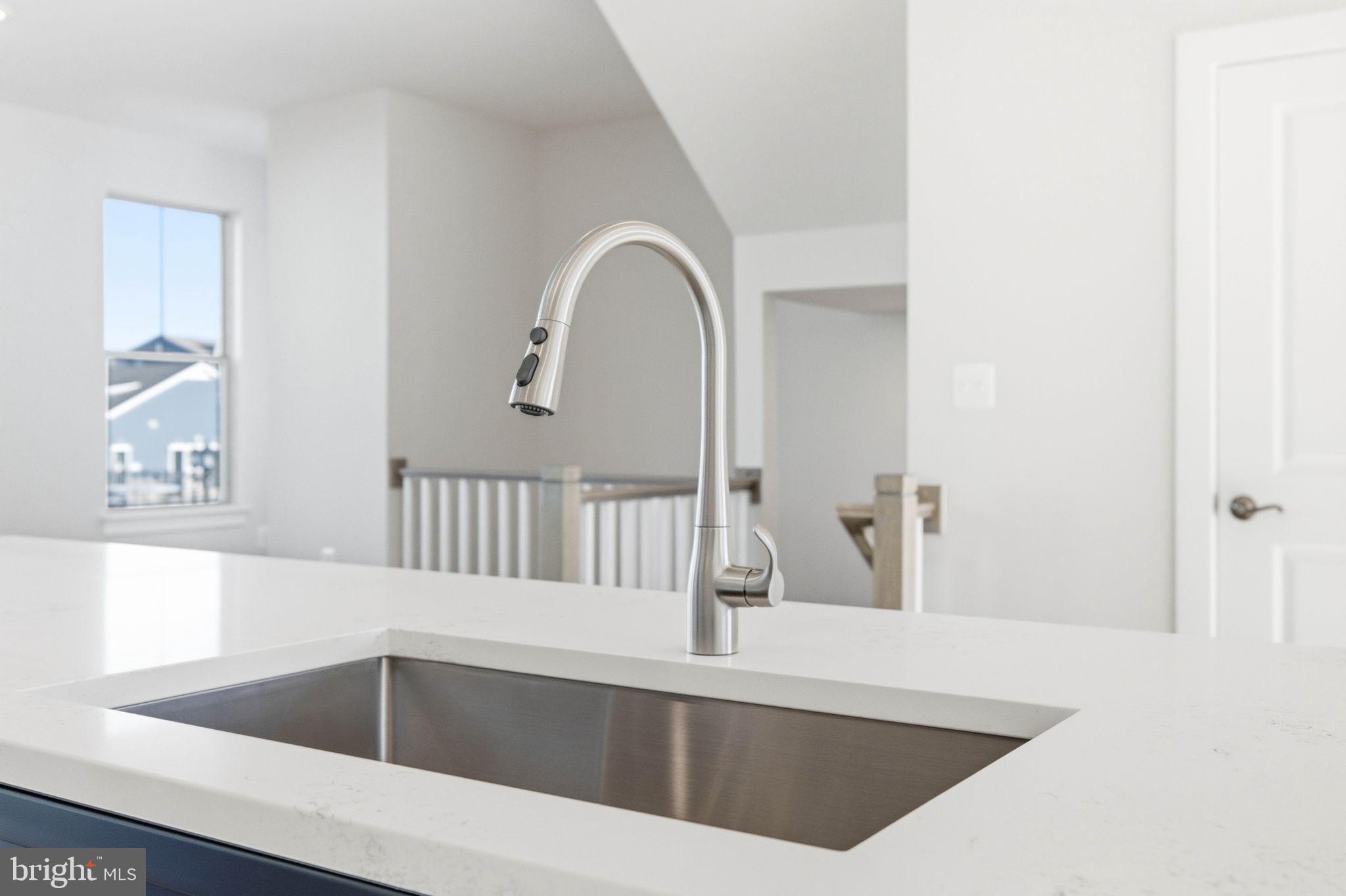 1017 VENIFENA TERRACE SE