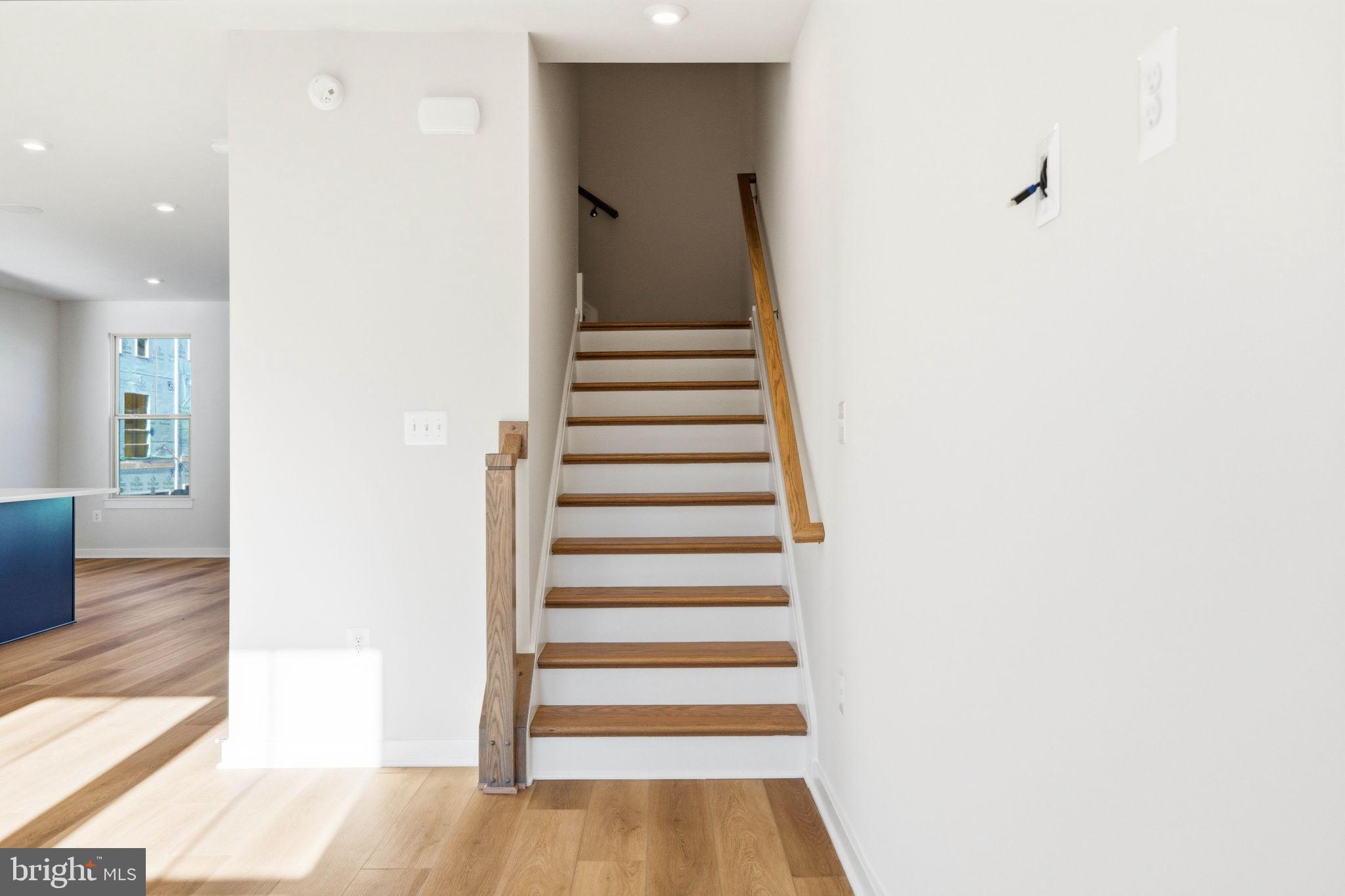 1017 VENIFENA TERRACE SE