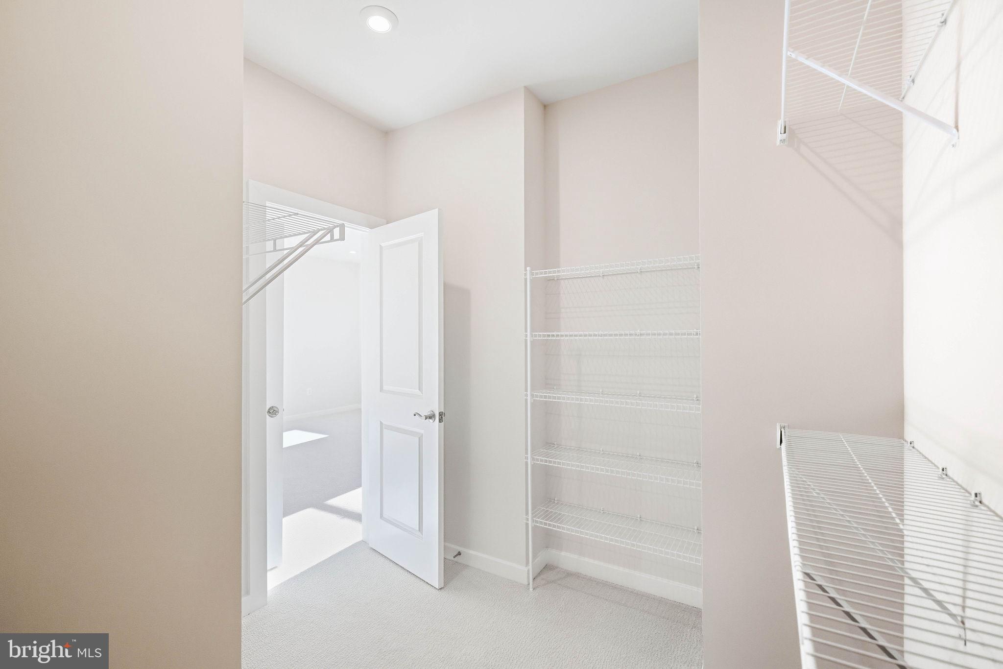 1017 VENIFENA TERRACE SE