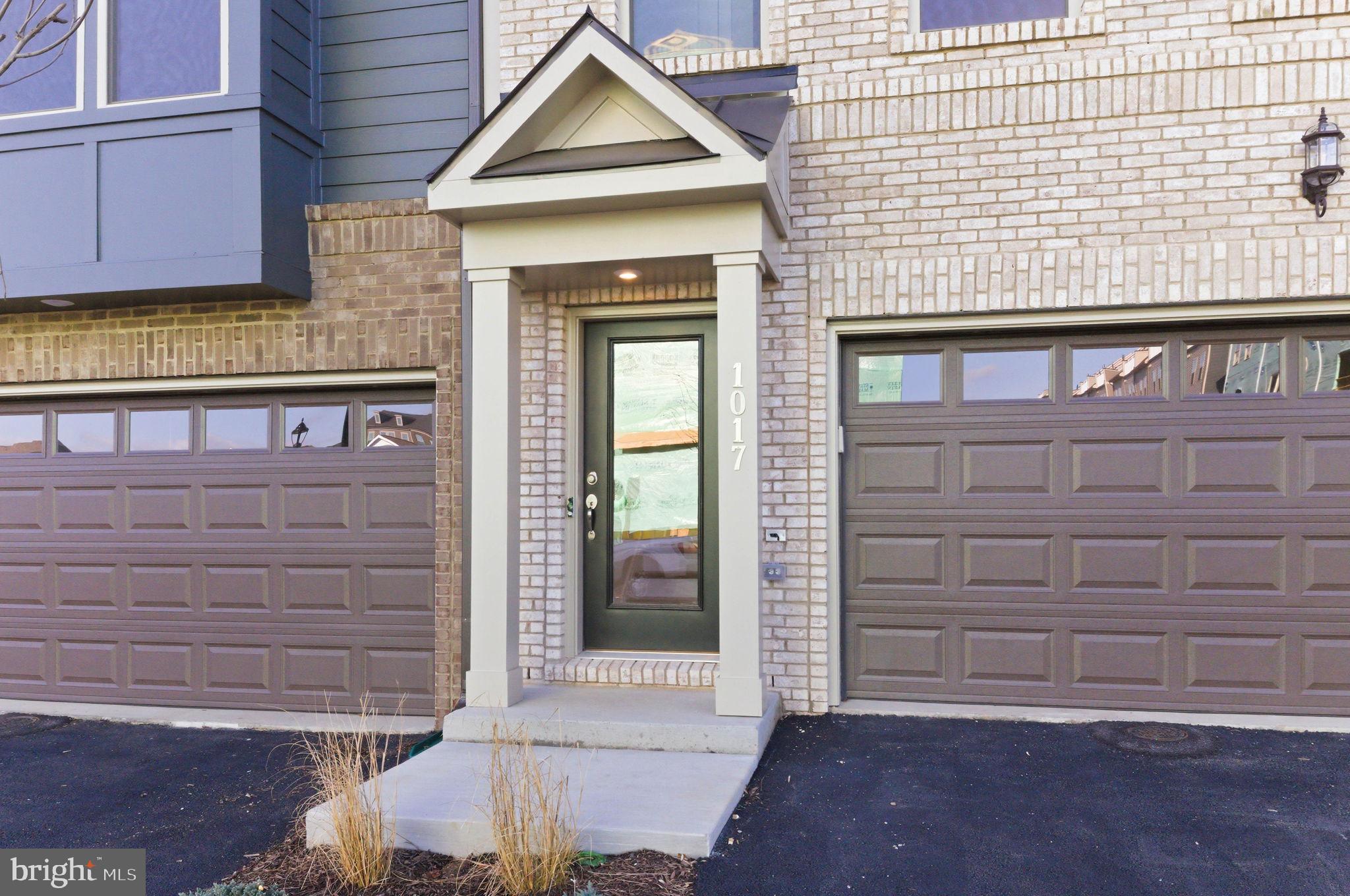 1017 VENIFENA TERRACE SE