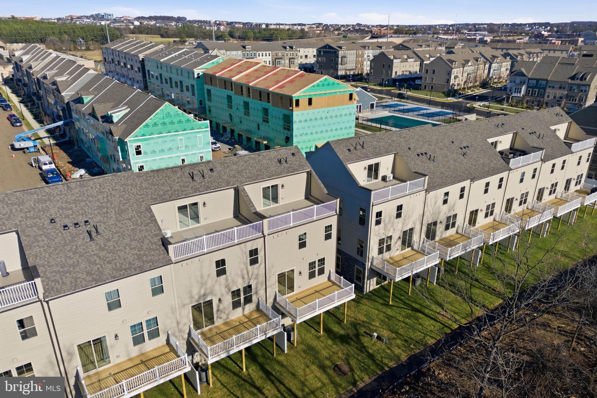 1017 VENIFENA TERRACE SE