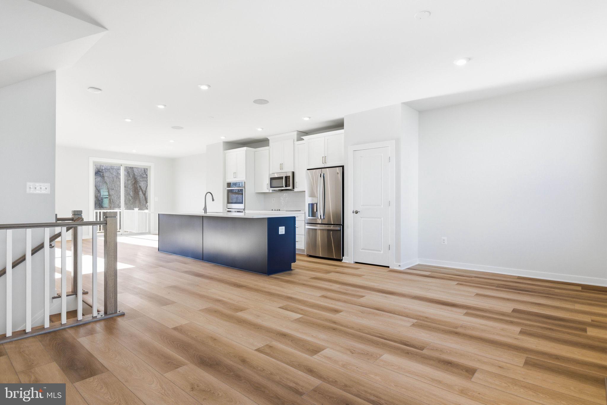 1017 VENIFENA TERRACE SE