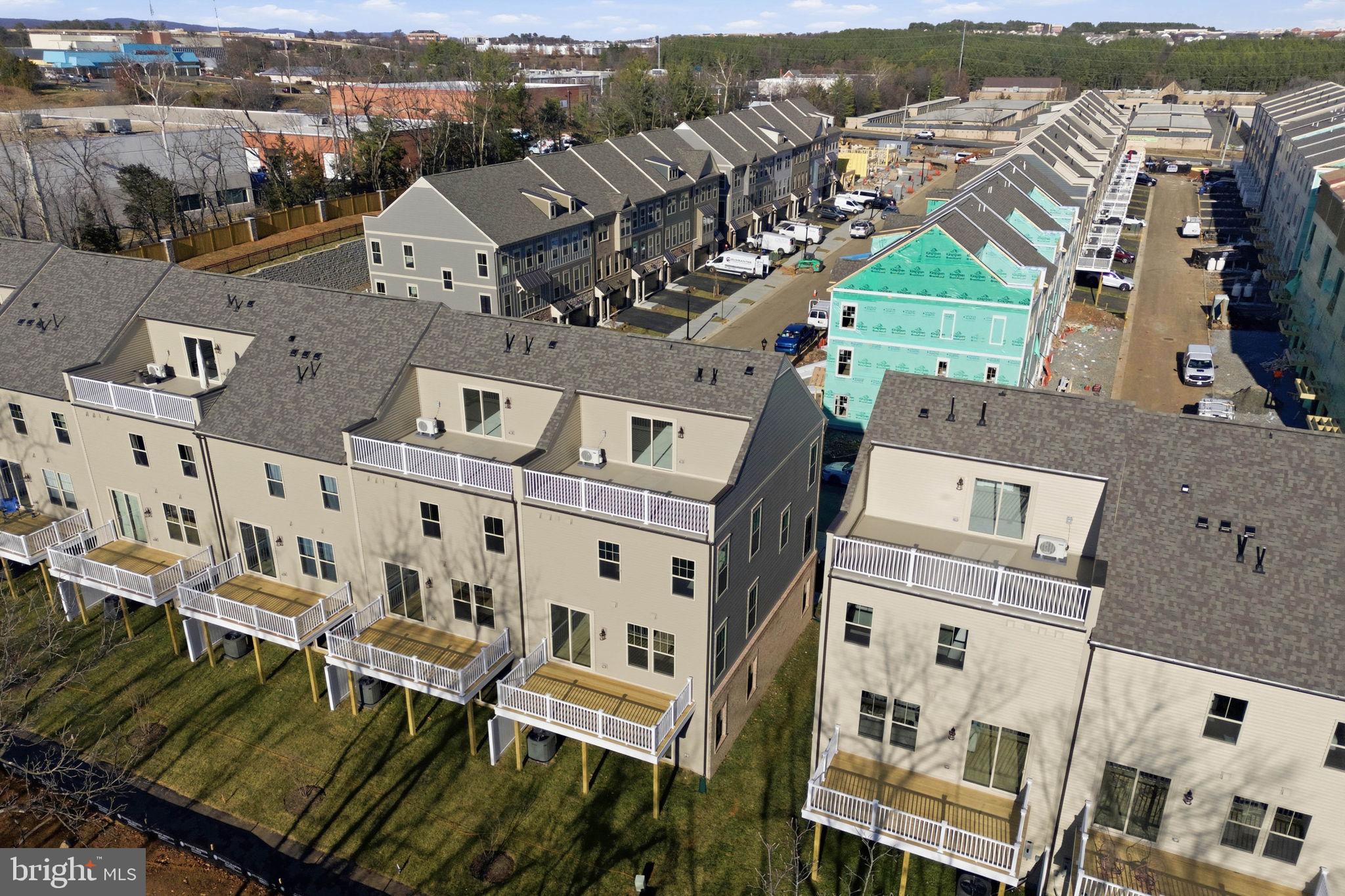 1017 VENIFENA TERRACE SE