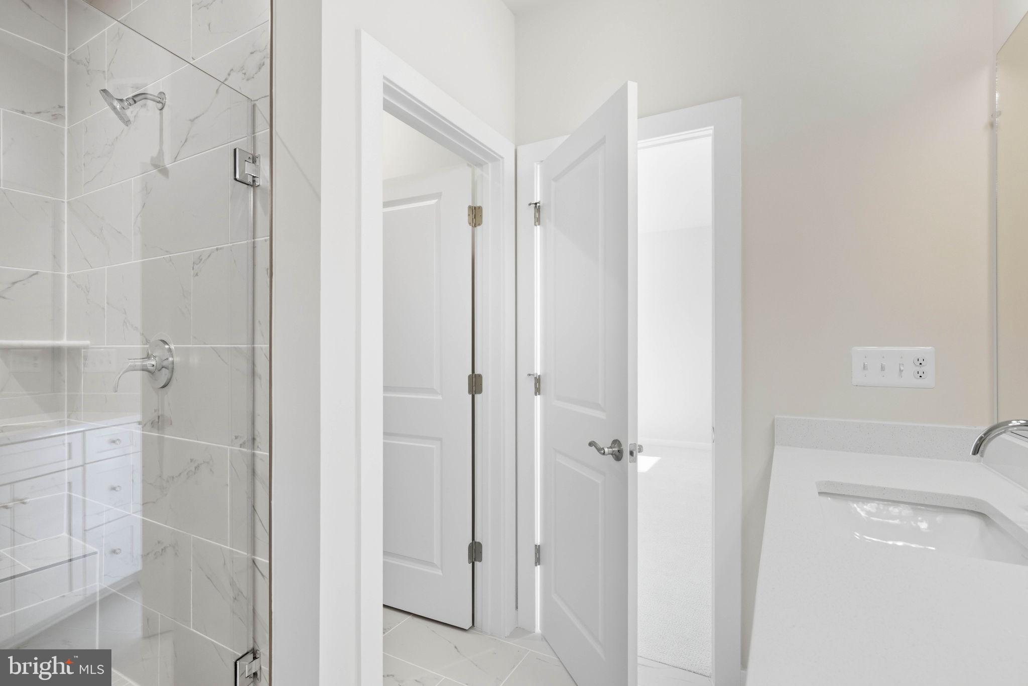 1017 VENIFENA TERRACE SE