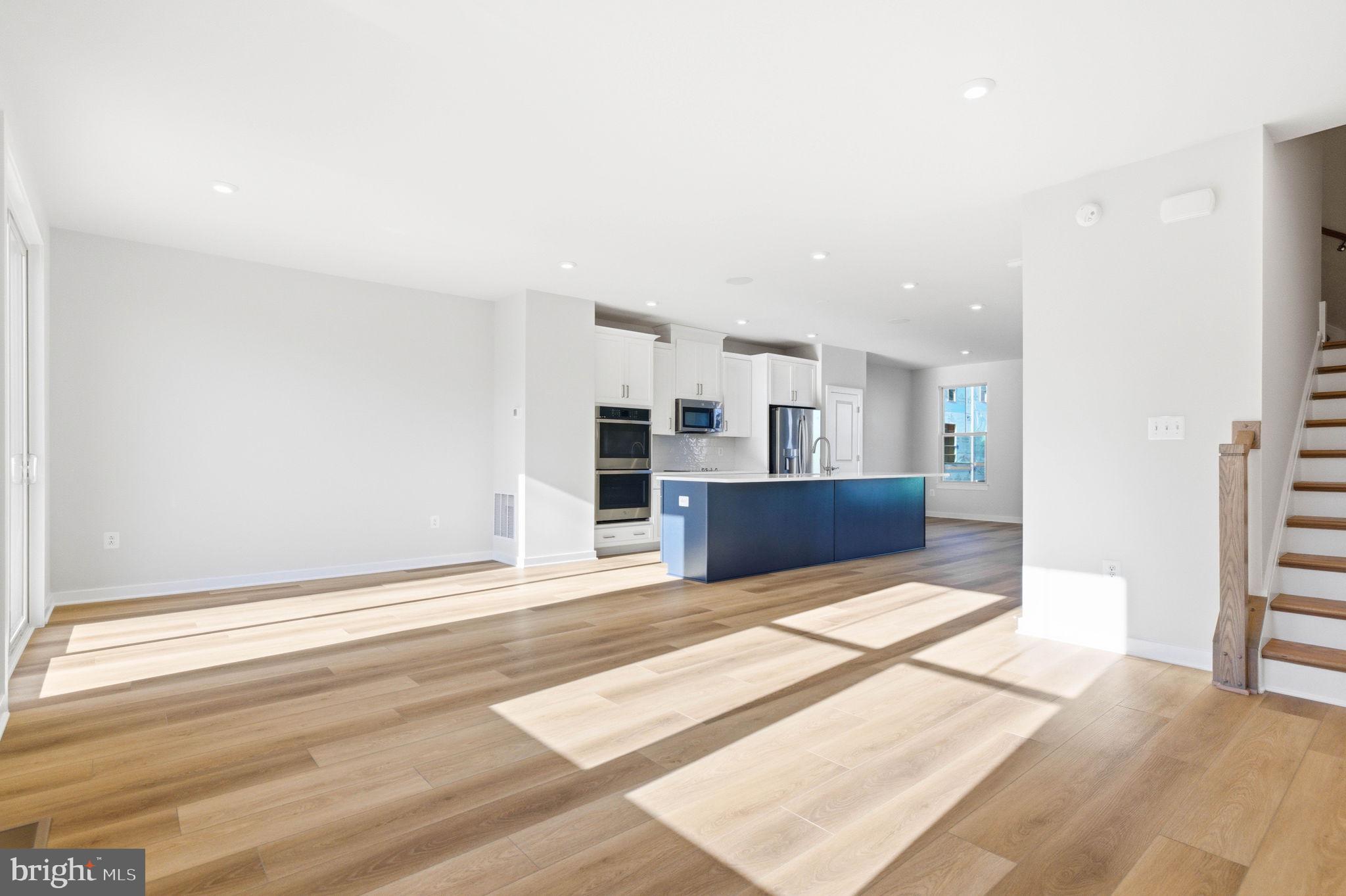 1017 VENIFENA TERRACE SE