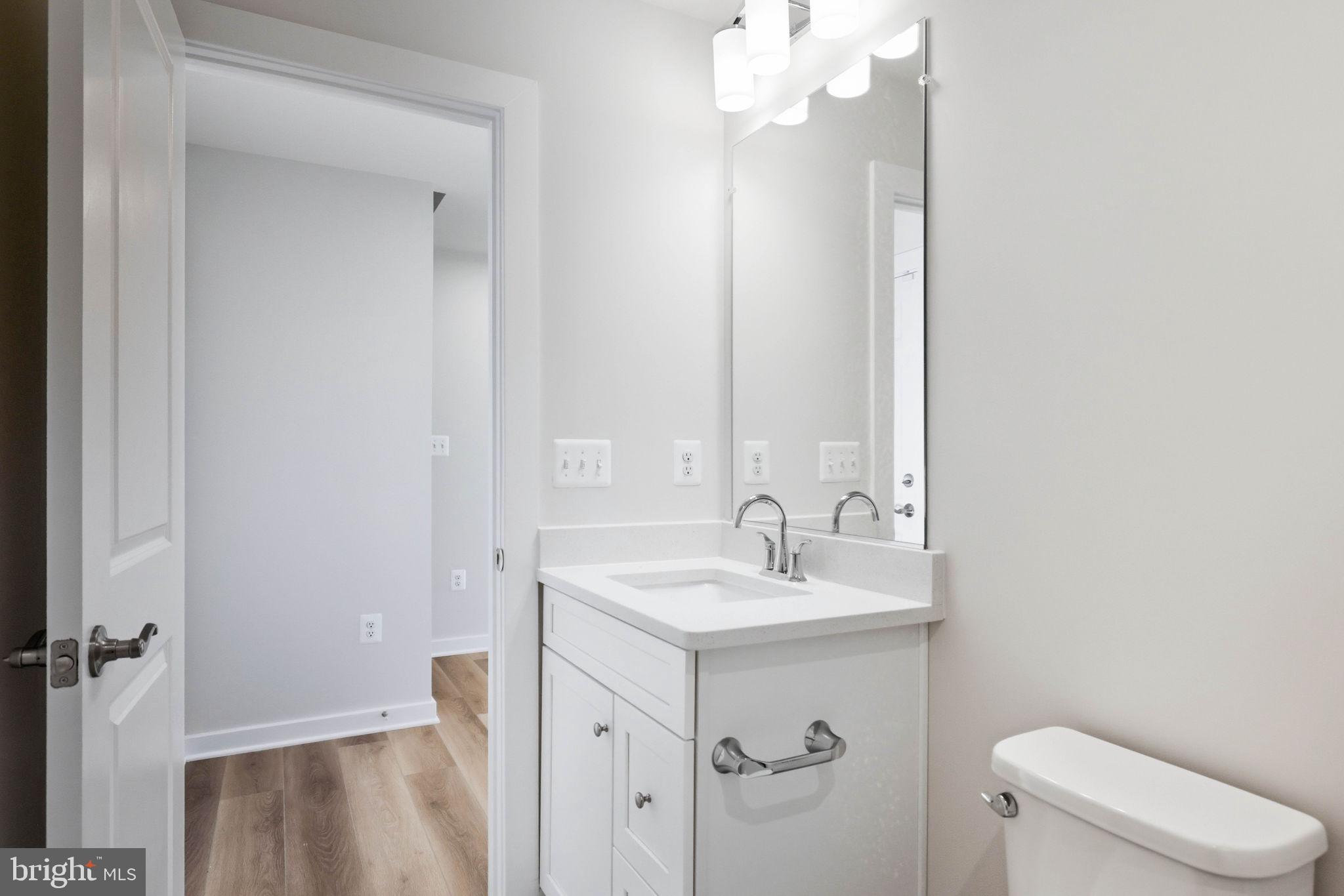 1017 VENIFENA TERRACE SE