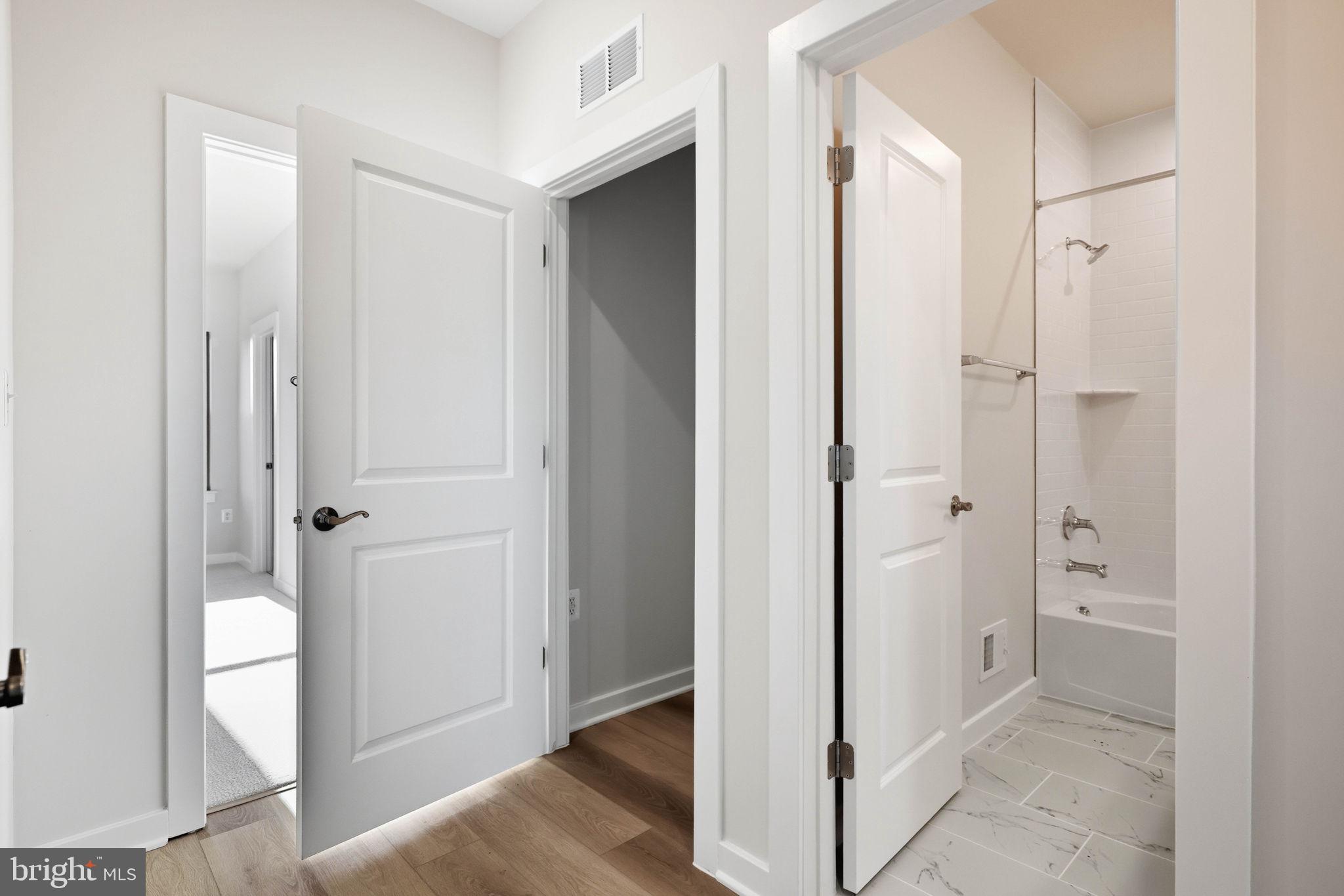 1017 VENIFENA TERRACE SE