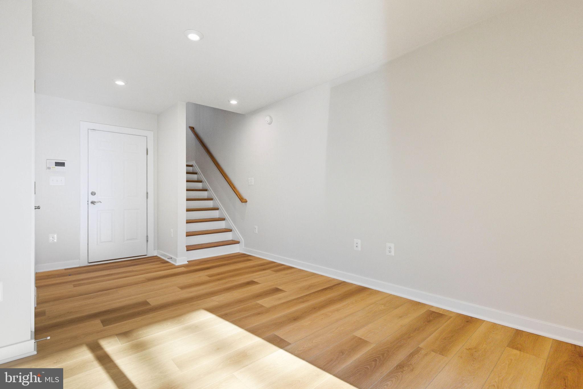 1017 VENIFENA TERRACE SE