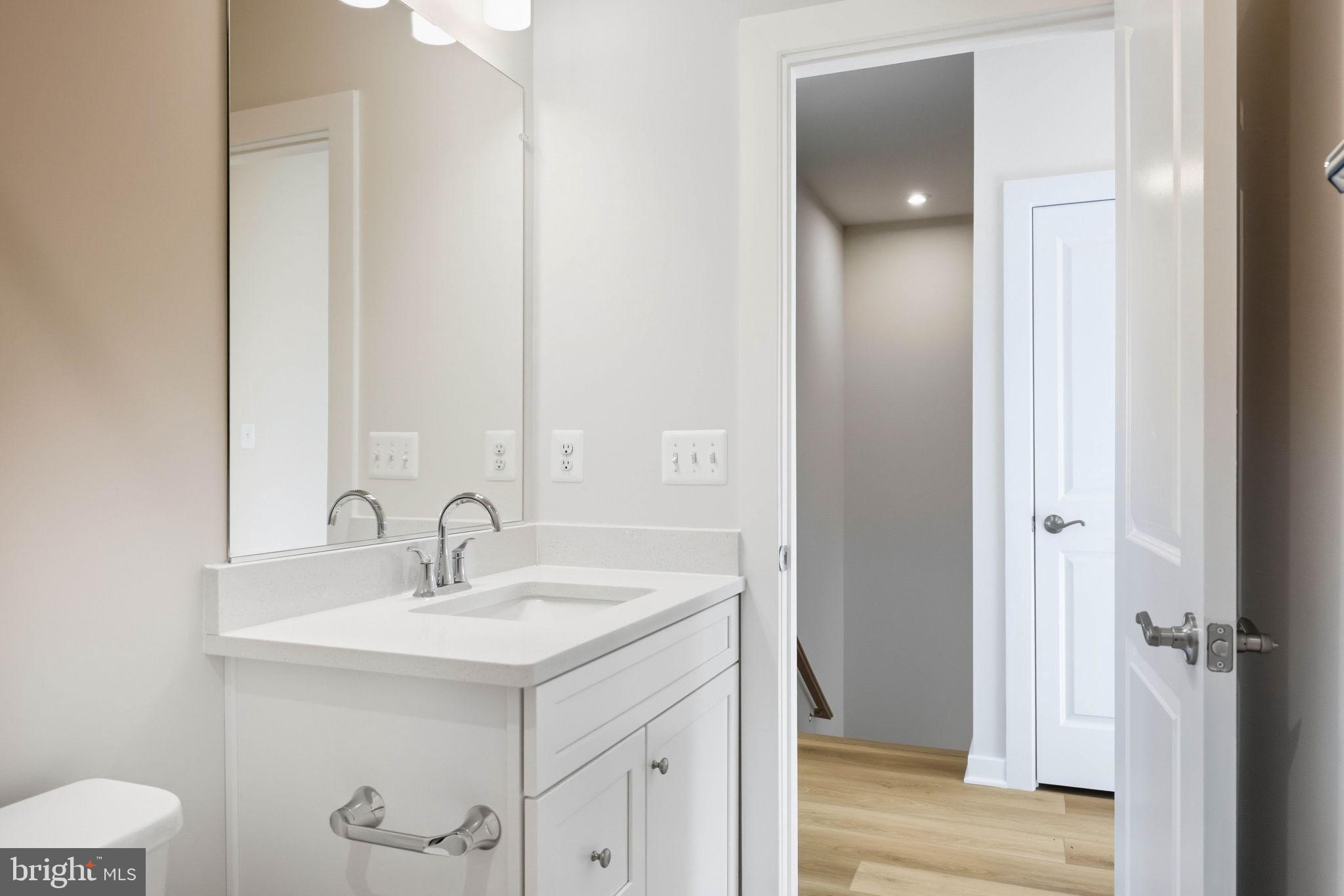 1017 VENIFENA TERRACE SE