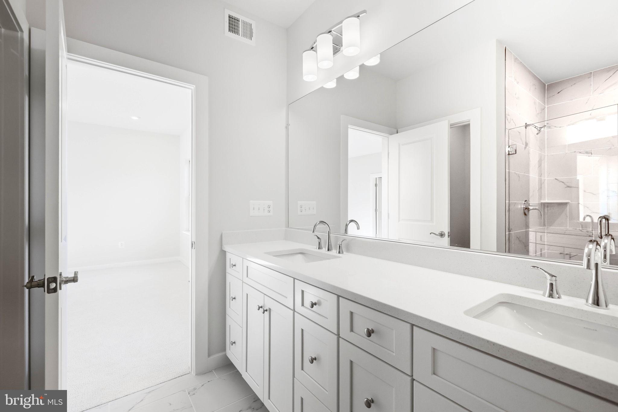 1017 VENIFENA TERRACE SE