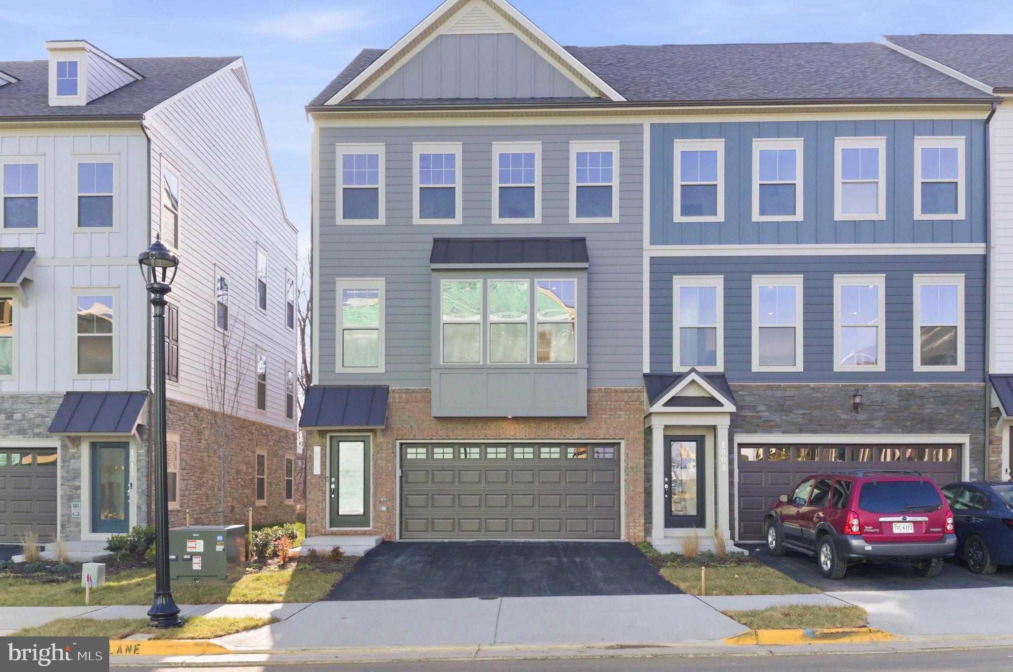 1011 VENIFENA TERRACE SE