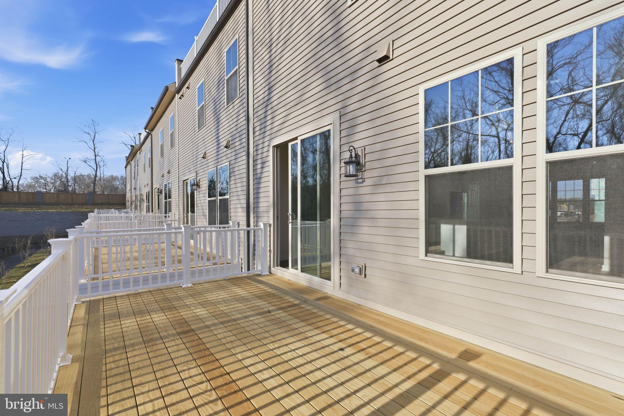 1011 VENIFENA TERRACE SE