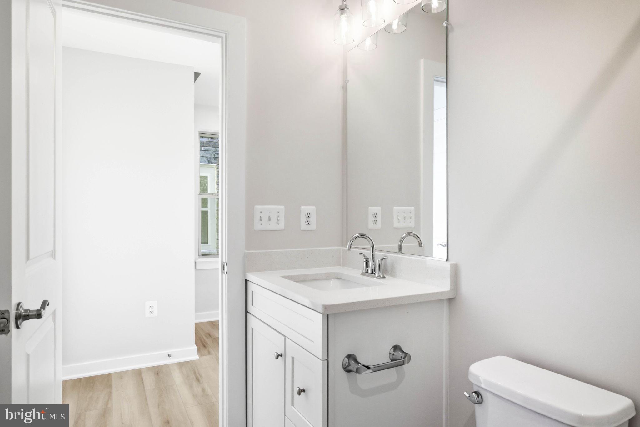 1011 VENIFENA TERRACE SE