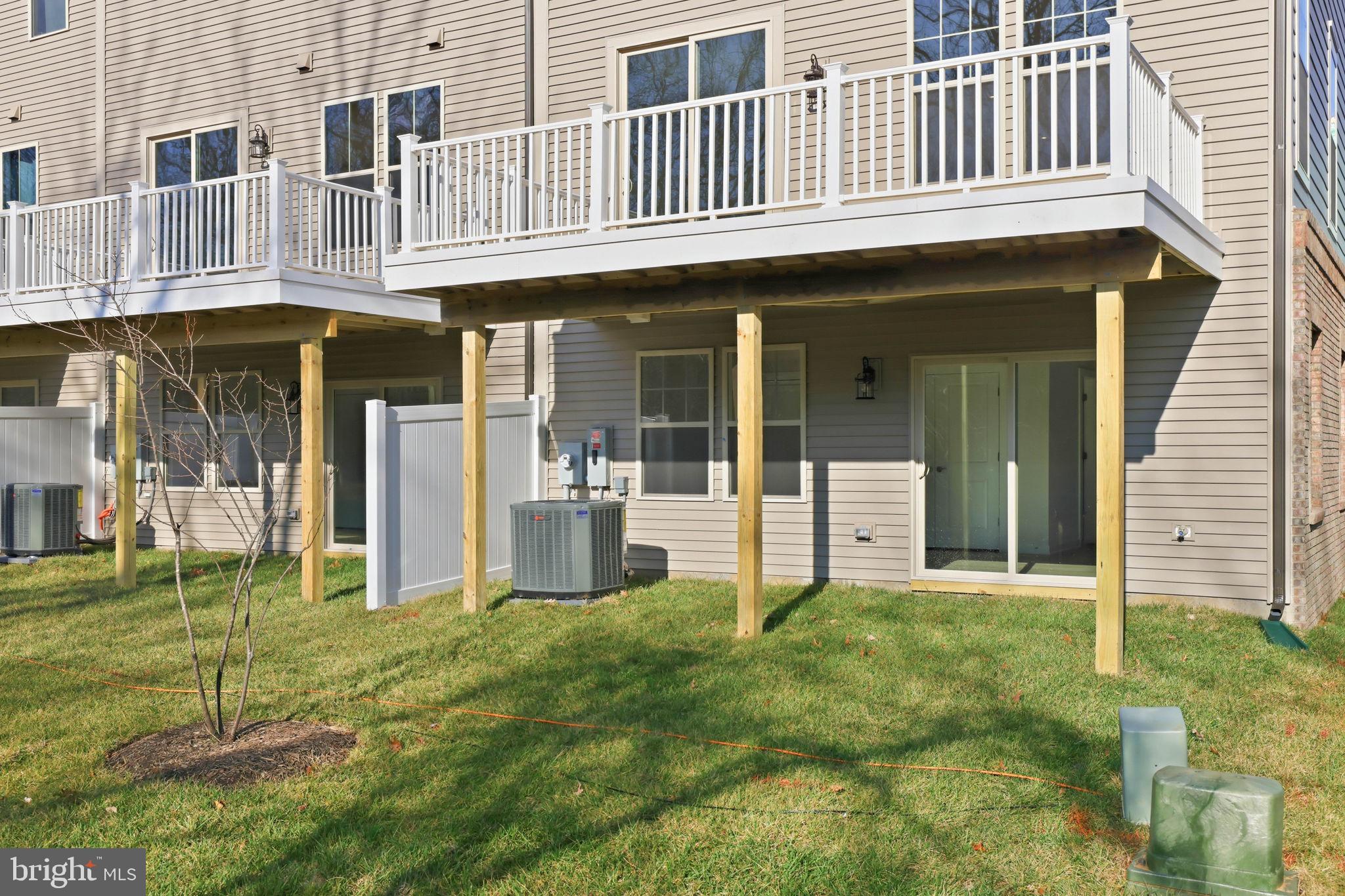 1011 VENIFENA TERRACE SE