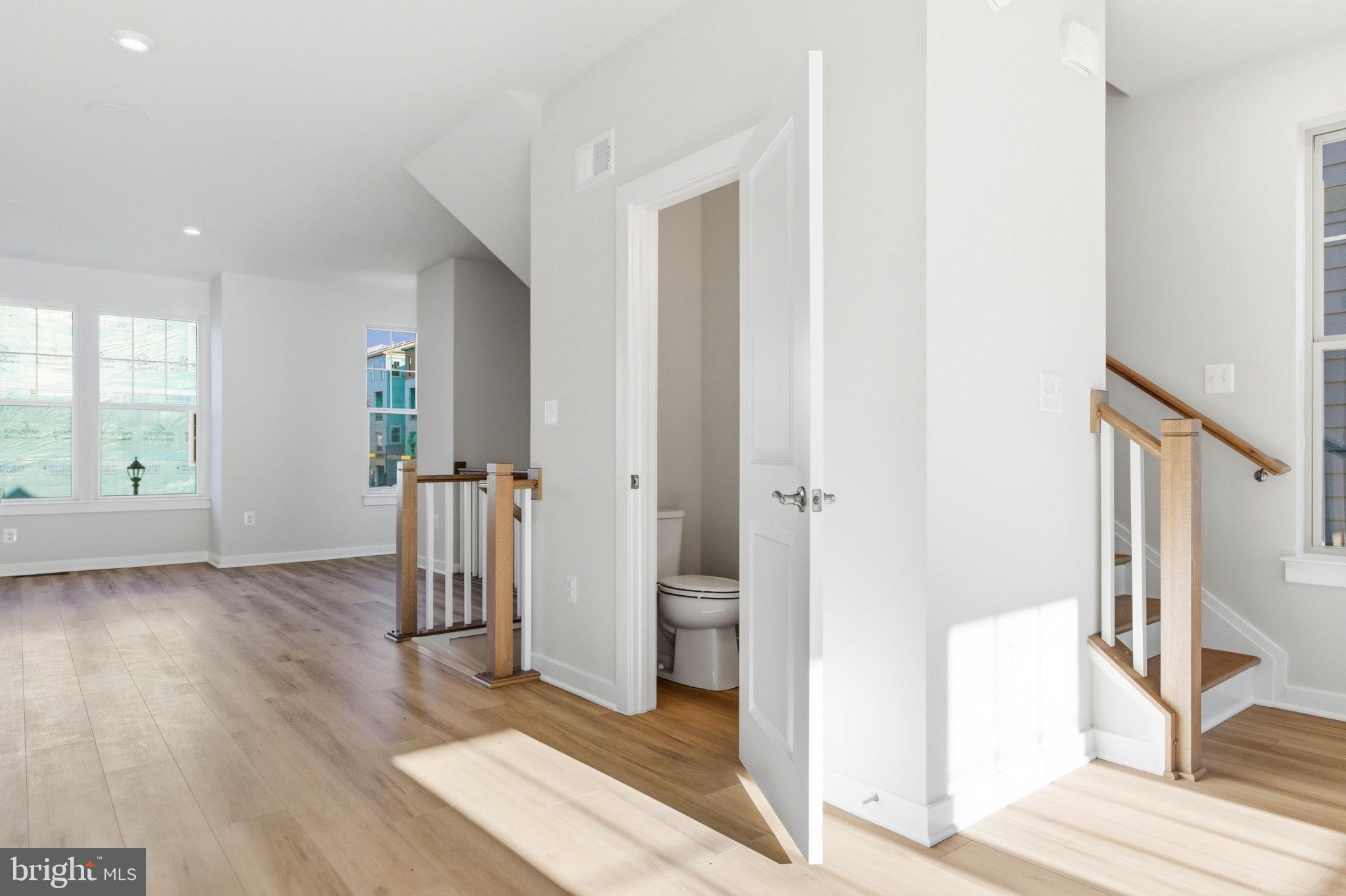 1011 VENIFENA TERRACE SE