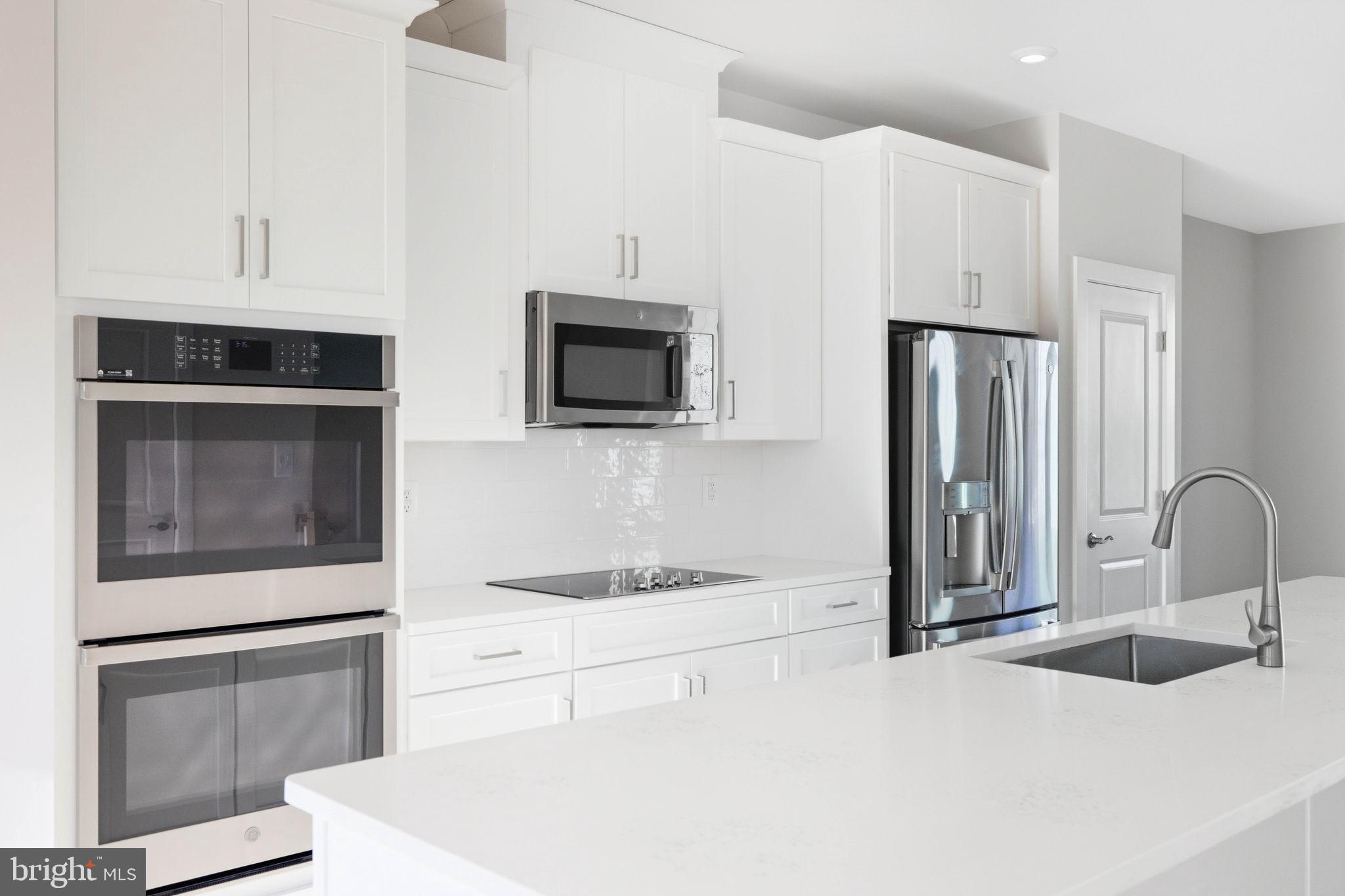 1011 VENIFENA TERRACE SE