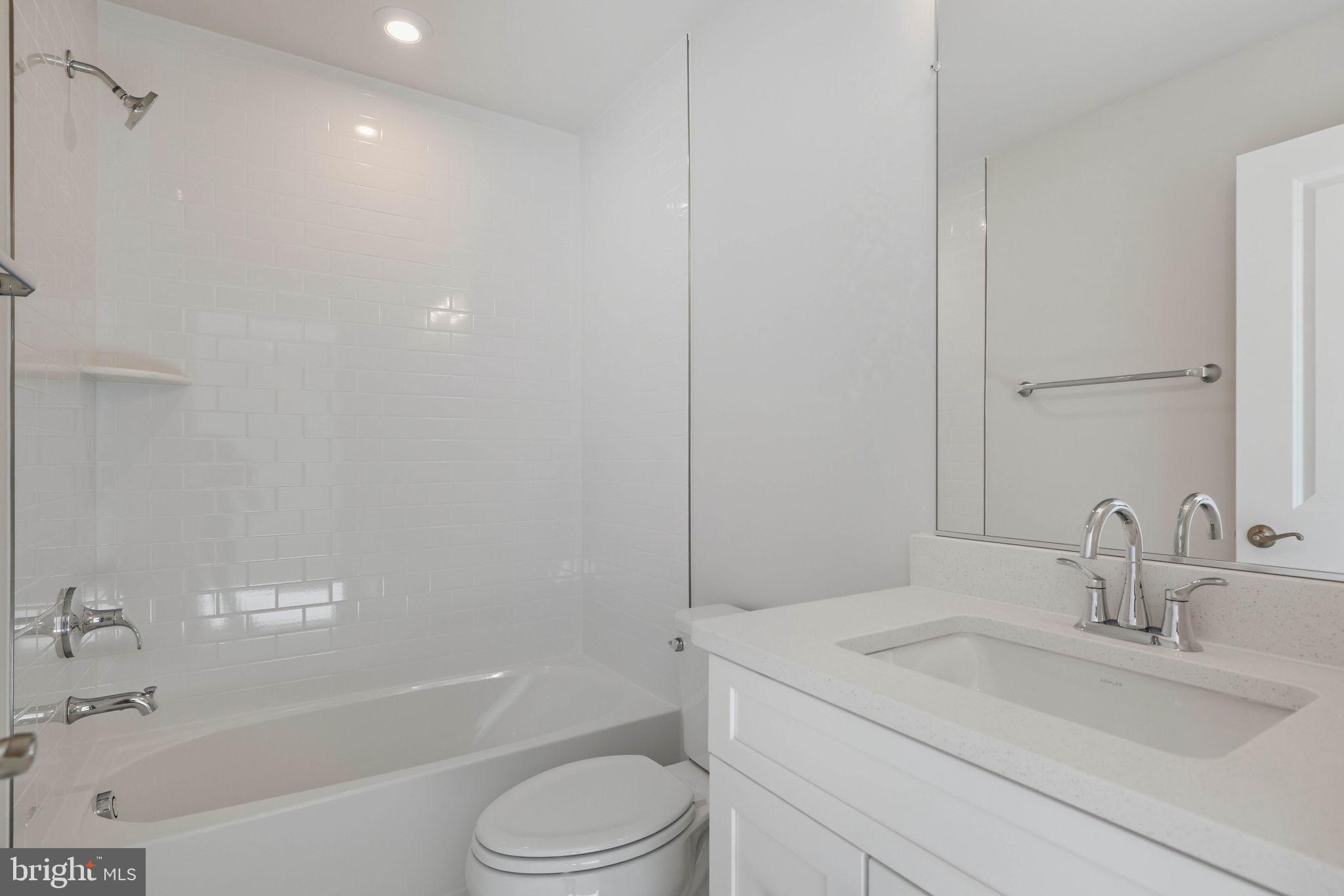 1011 VENIFENA TERRACE SE