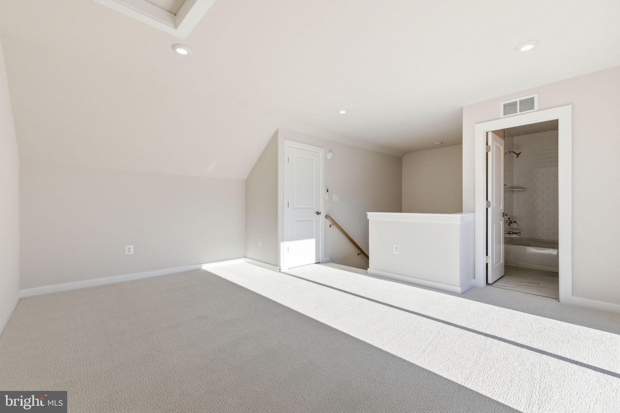 1011 VENIFENA TERRACE SE