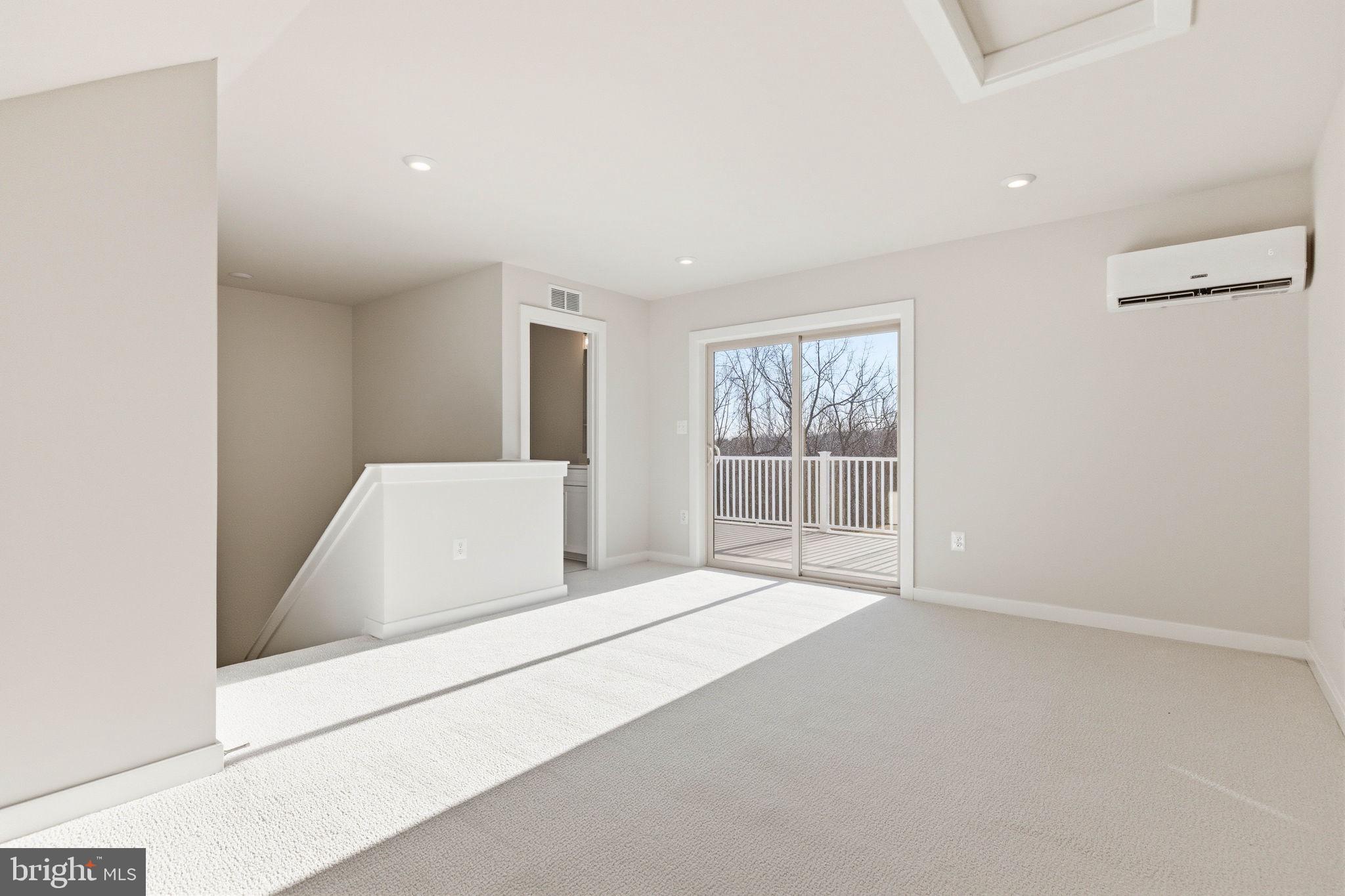 1011 VENIFENA TERRACE SE