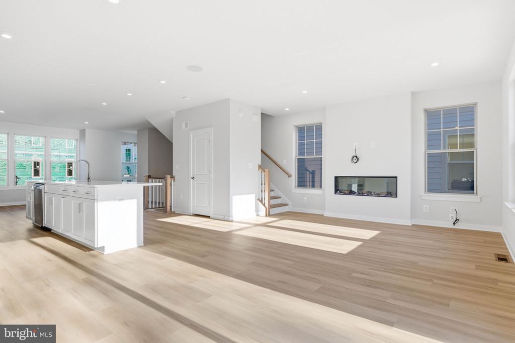 1011 VENIFENA TERRACE SE