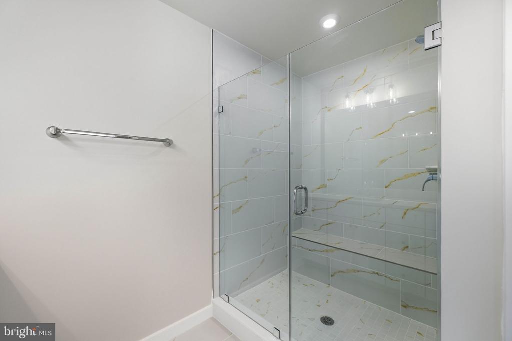 1011 VENIFENA TERRACE SE