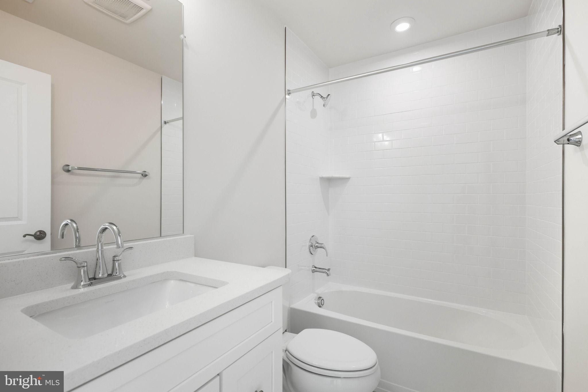 1011 VENIFENA TERRACE SE