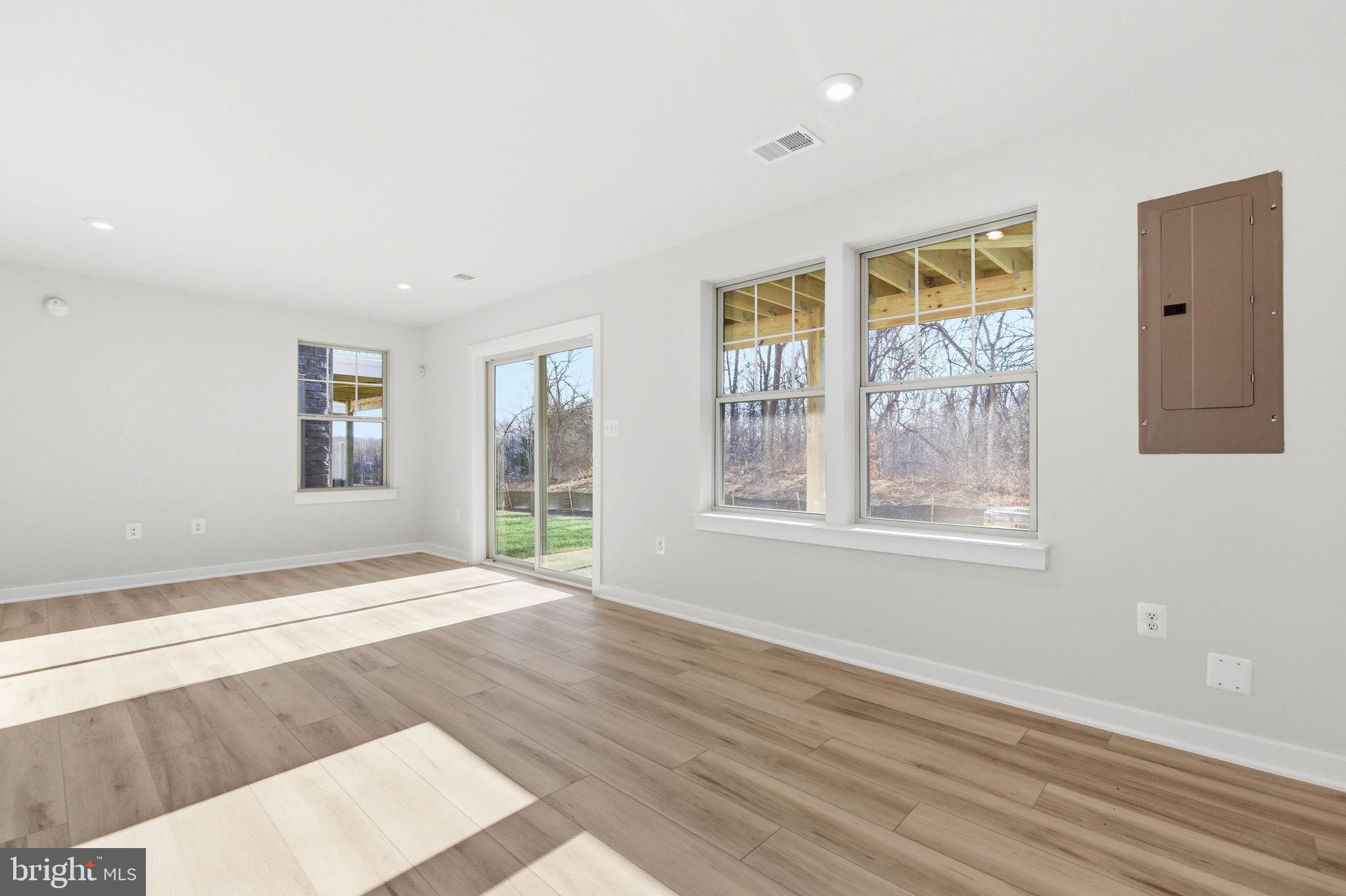 1011 VENIFENA TERRACE SE