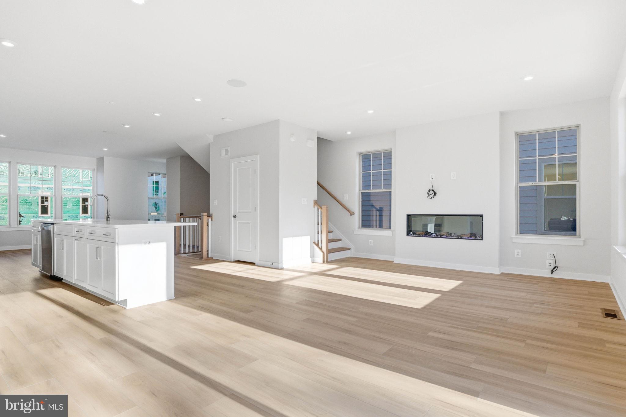 1011 VENIFENA TERRACE SE