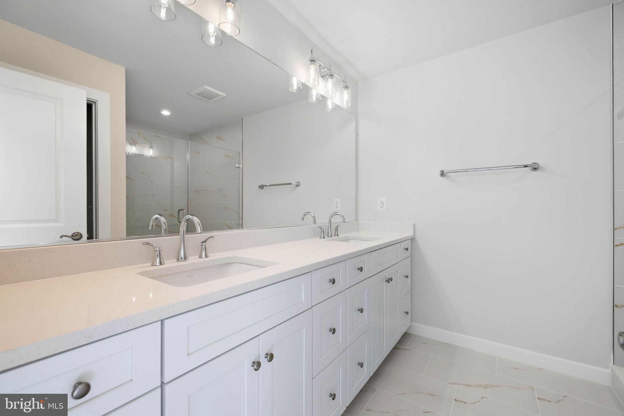 1011 VENIFENA TERRACE SE