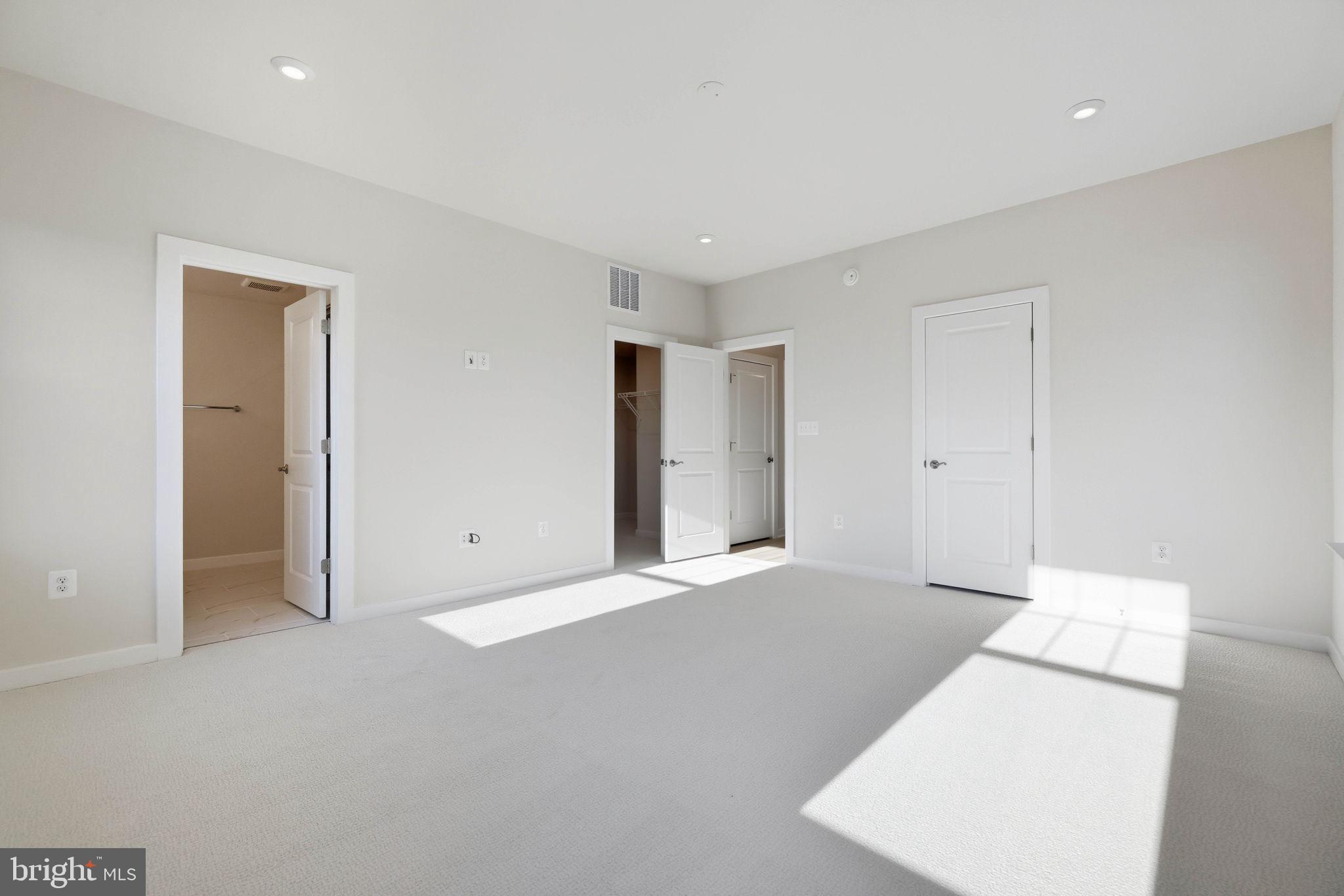 1011 VENIFENA TERRACE SE