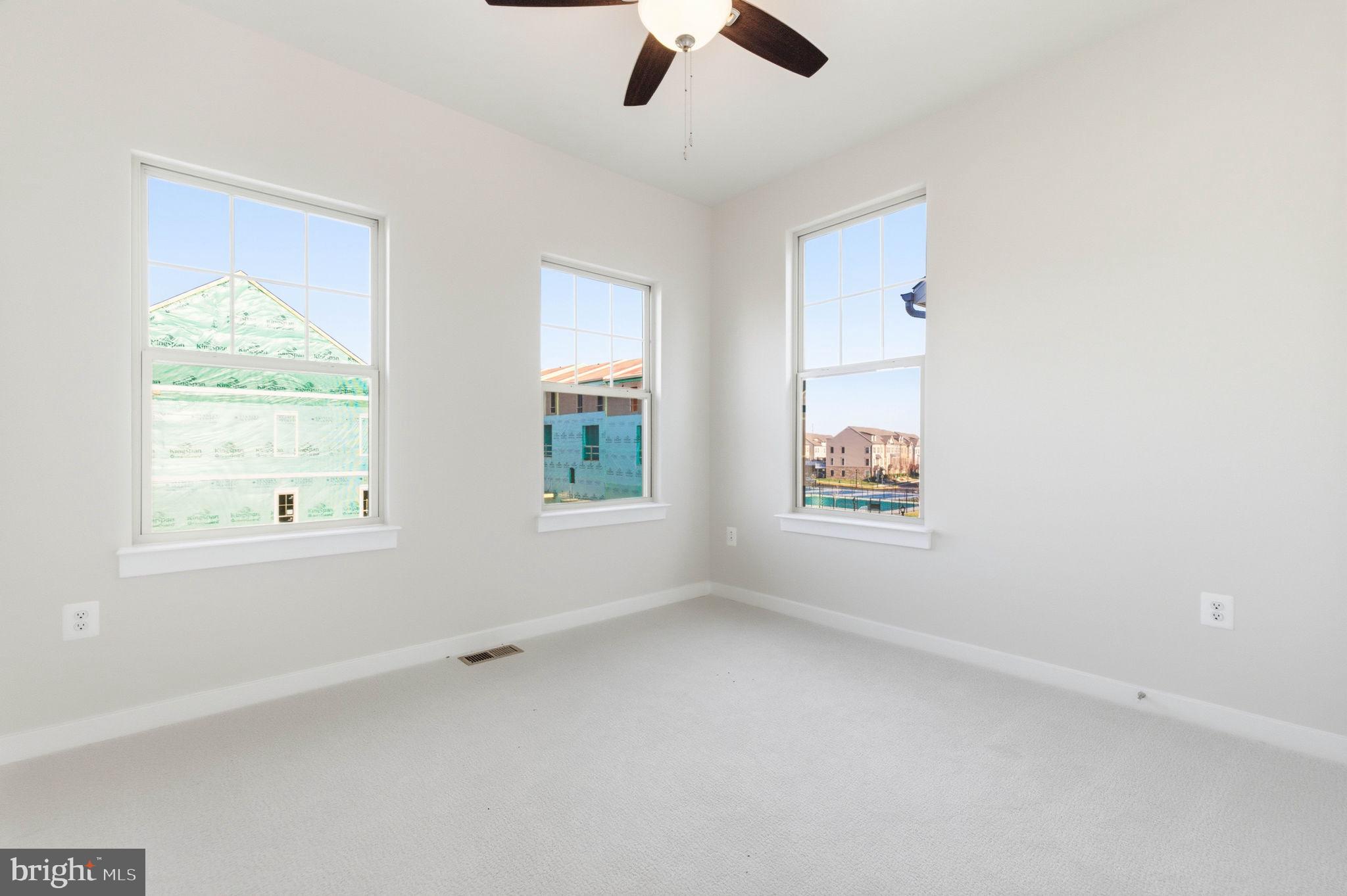 1011 VENIFENA TERRACE SE