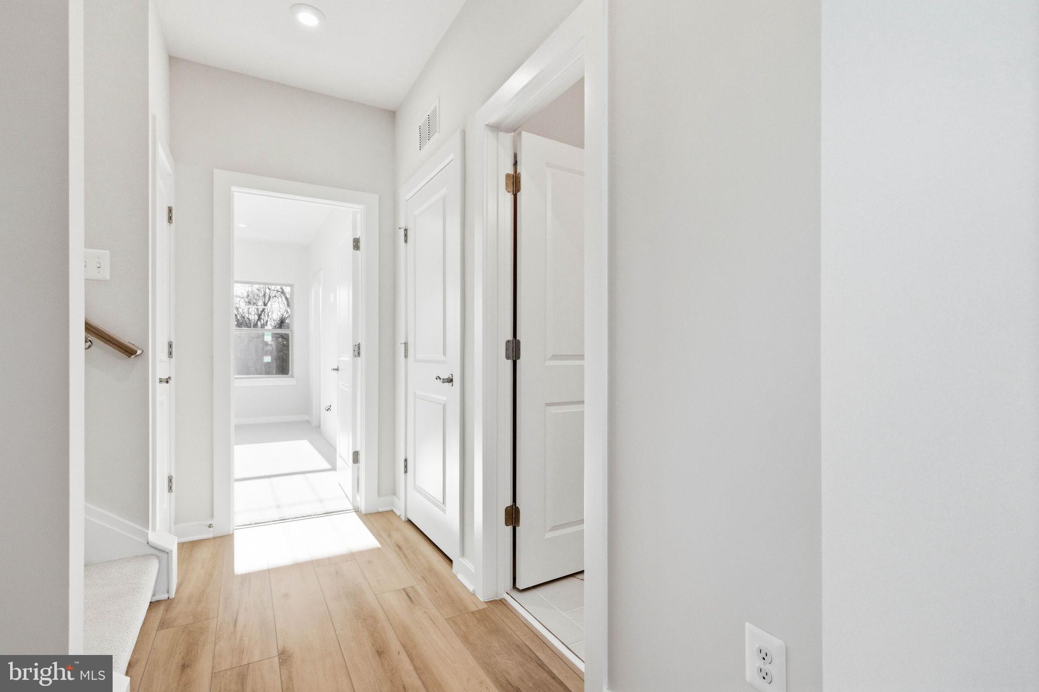 1011 VENIFENA TERRACE SE