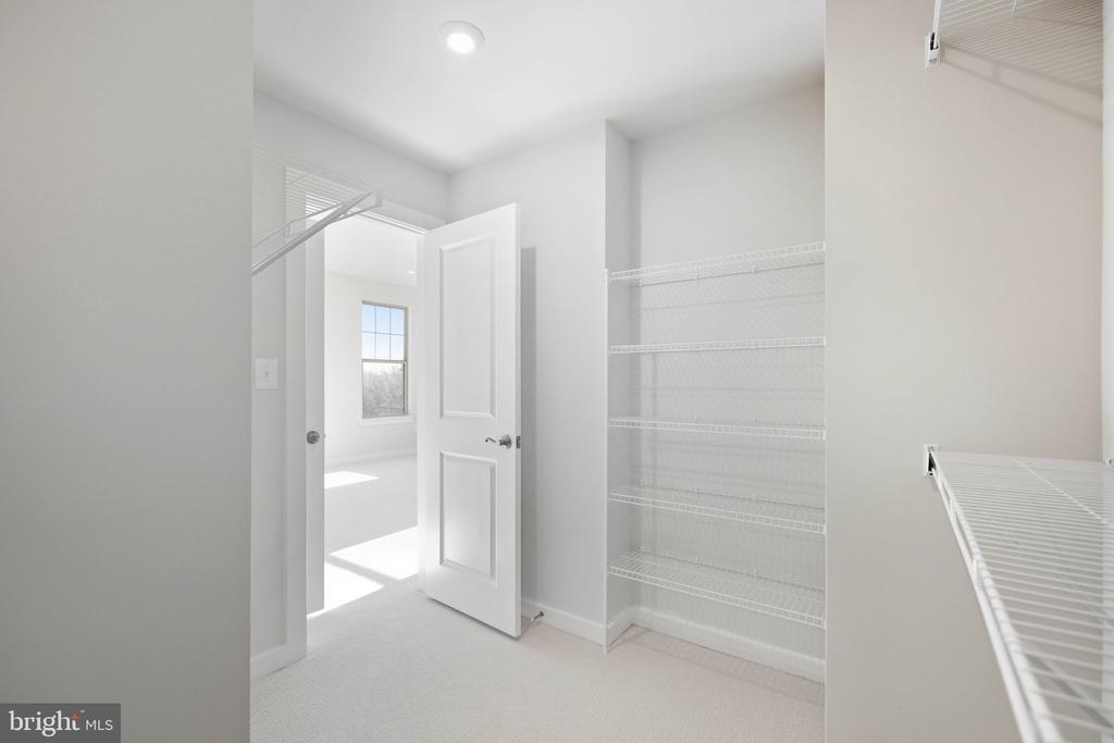 1011 VENIFENA TERRACE SE