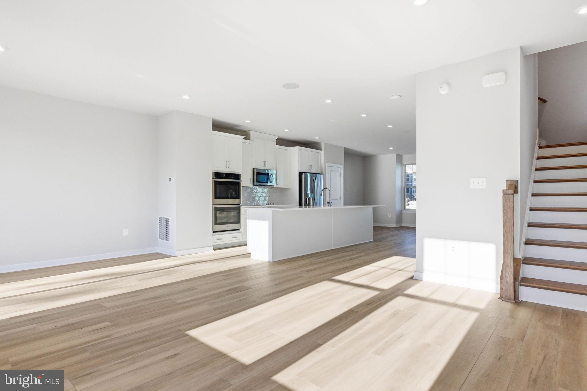 1011 VENIFENA TERRACE SE