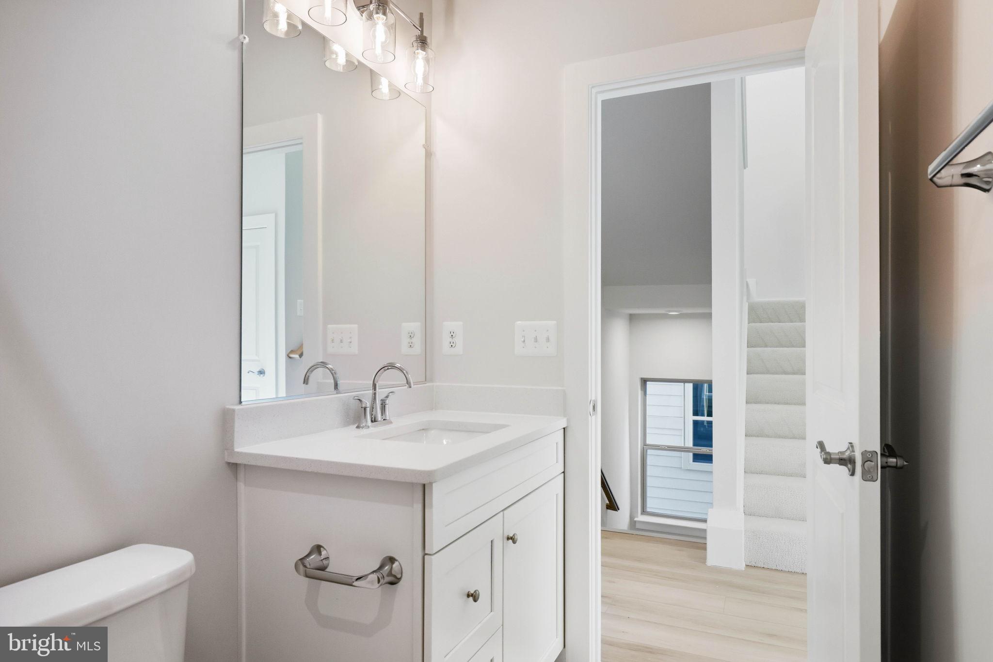 1011 VENIFENA TERRACE SE