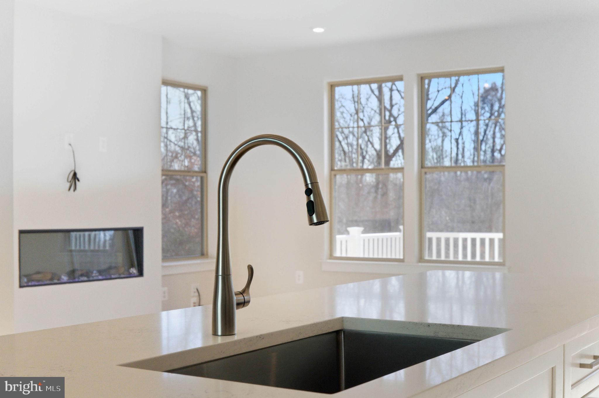 1011 VENIFENA TERRACE SE