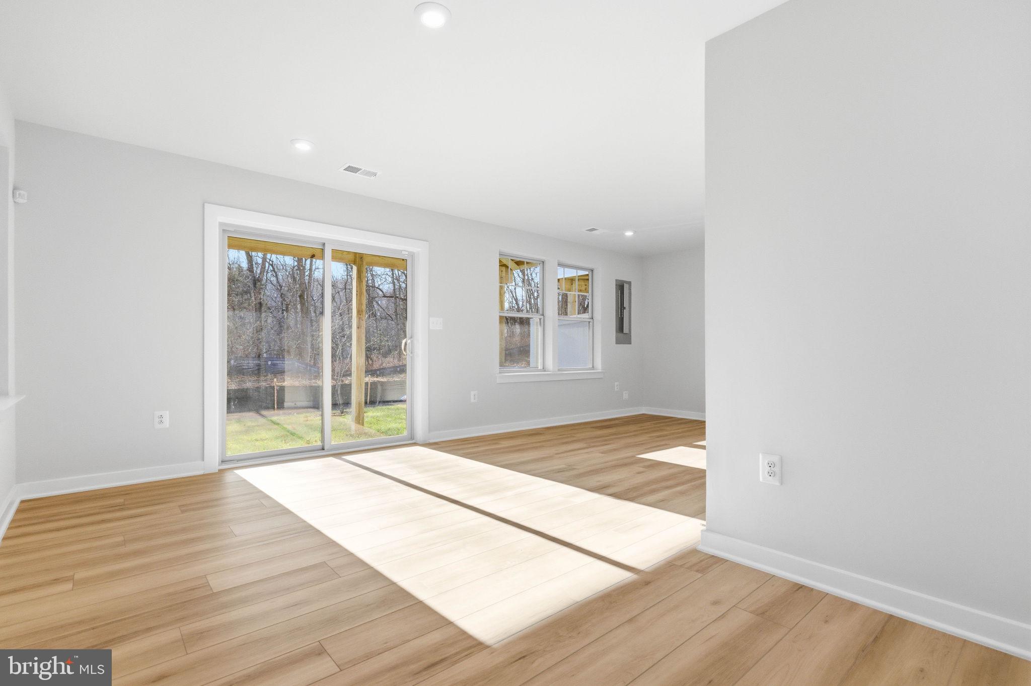 1011 VENIFENA TERRACE SE