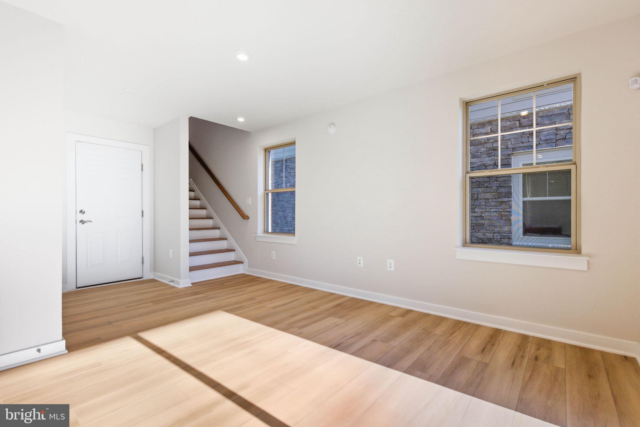 1011 VENIFENA TERRACE SE